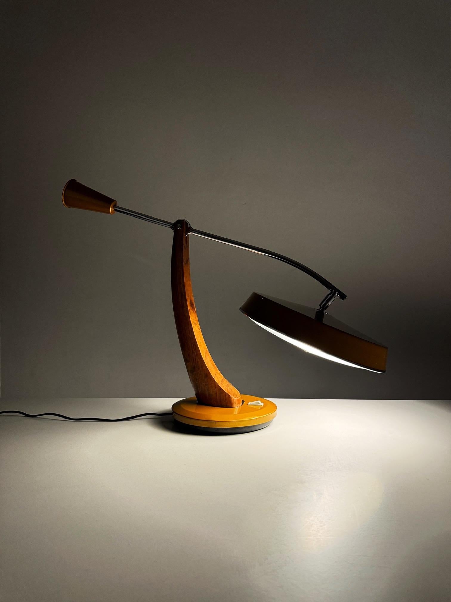 Fase Péndulo Golden Table Lamp by Luis Pérez de la Oliva and Pedro Martín 70's 8