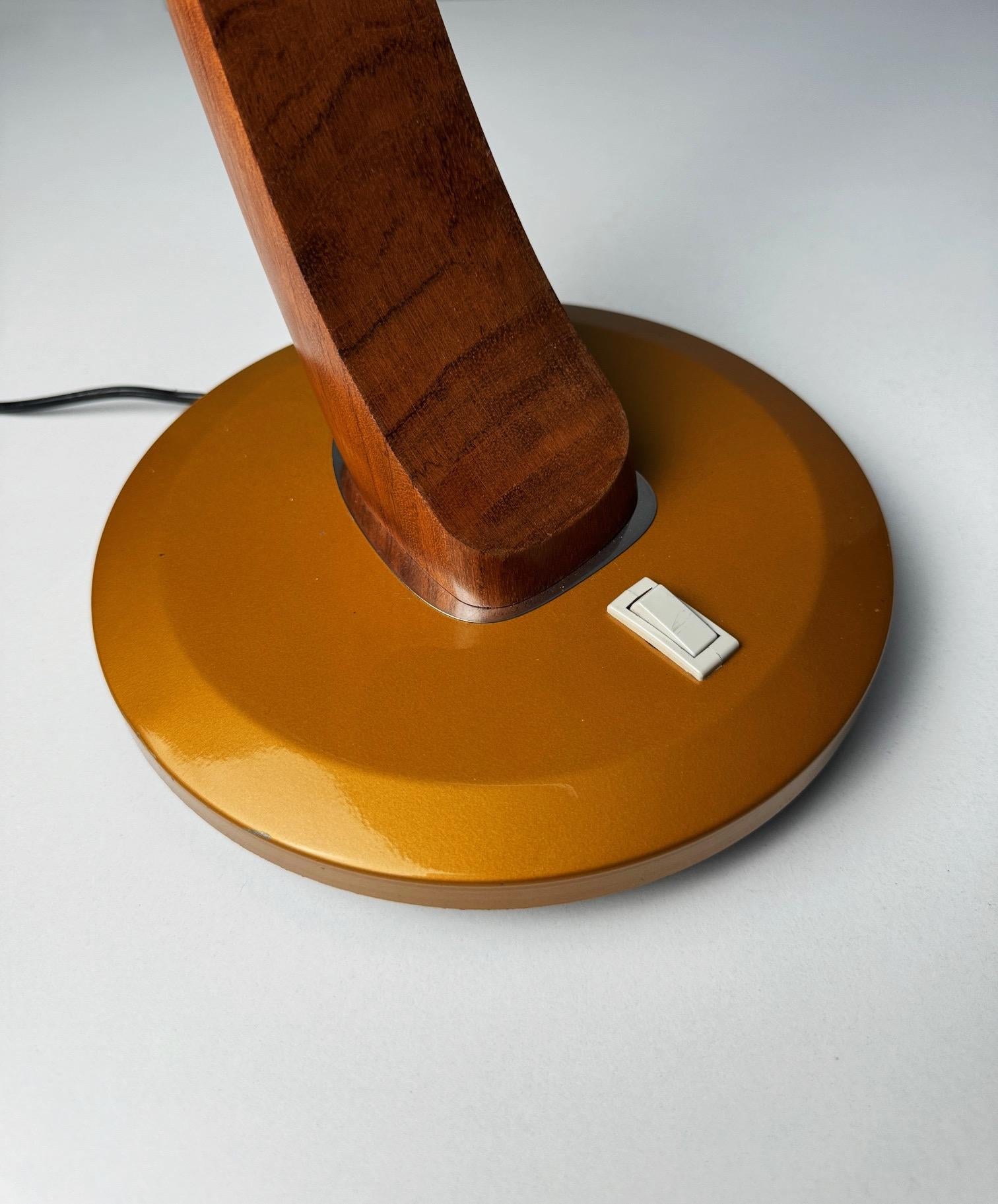 Late 20th Century Fase Péndulo Golden Table Lamp by Luis Pérez de la Oliva and Pedro Martín 70's