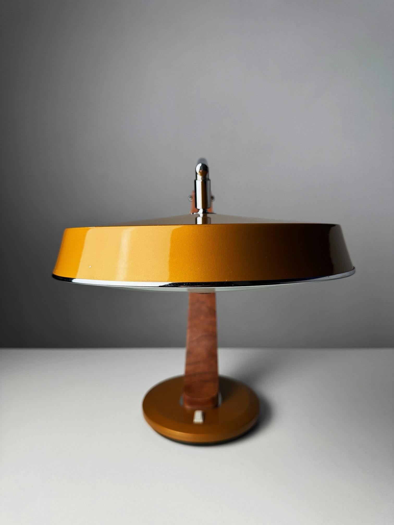 Metal Fase Péndulo Golden Table Lamp by Luis Pérez de la Oliva and Pedro Martín 70's