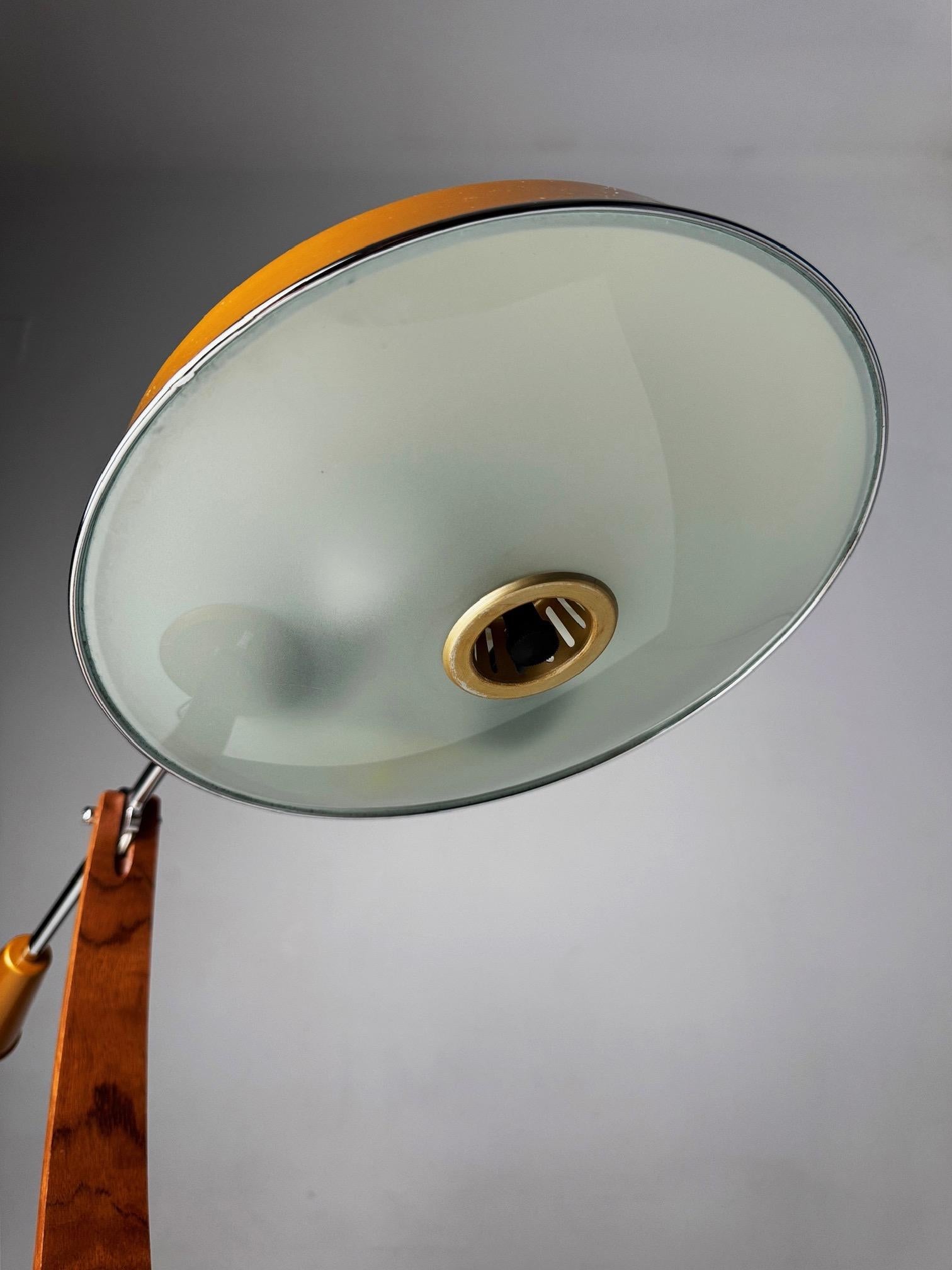Fase Péndulo Golden Table Lamp by Luis Pérez de la Oliva and Pedro Martín 70's 1