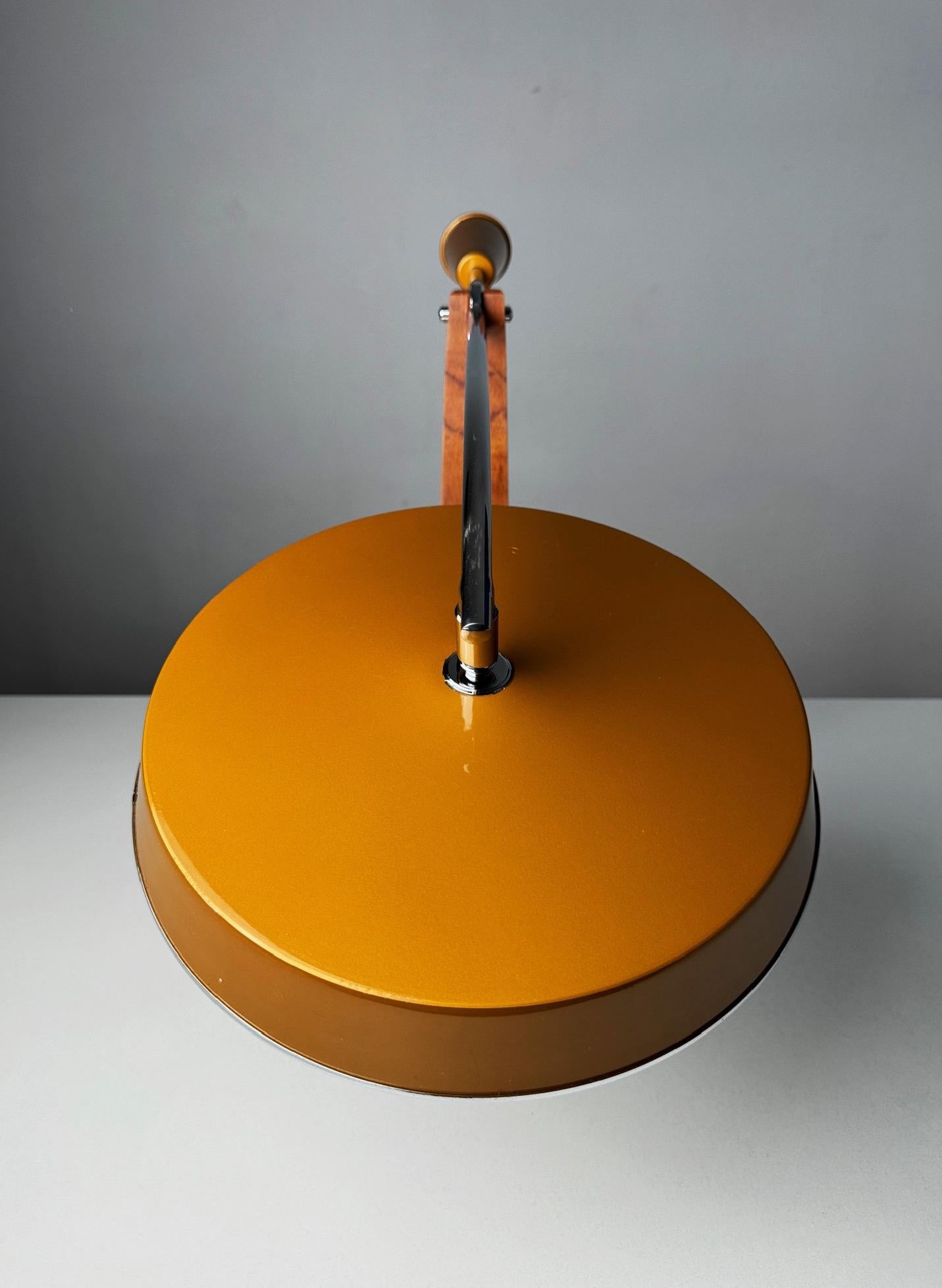 Fase Péndulo Golden Table Lamp by Luis Pérez de la Oliva and Pedro Martín 70's 2