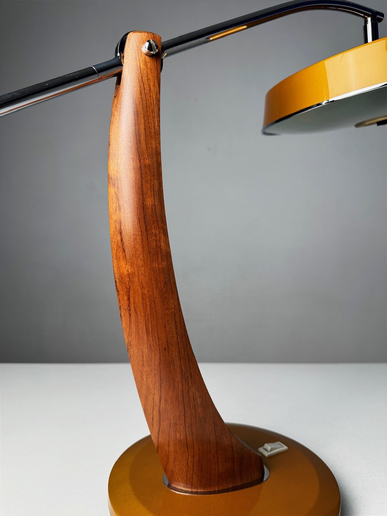 Fase Péndulo Golden Table Lamp by Luis Pérez de la Oliva and Pedro Martín 70's 3