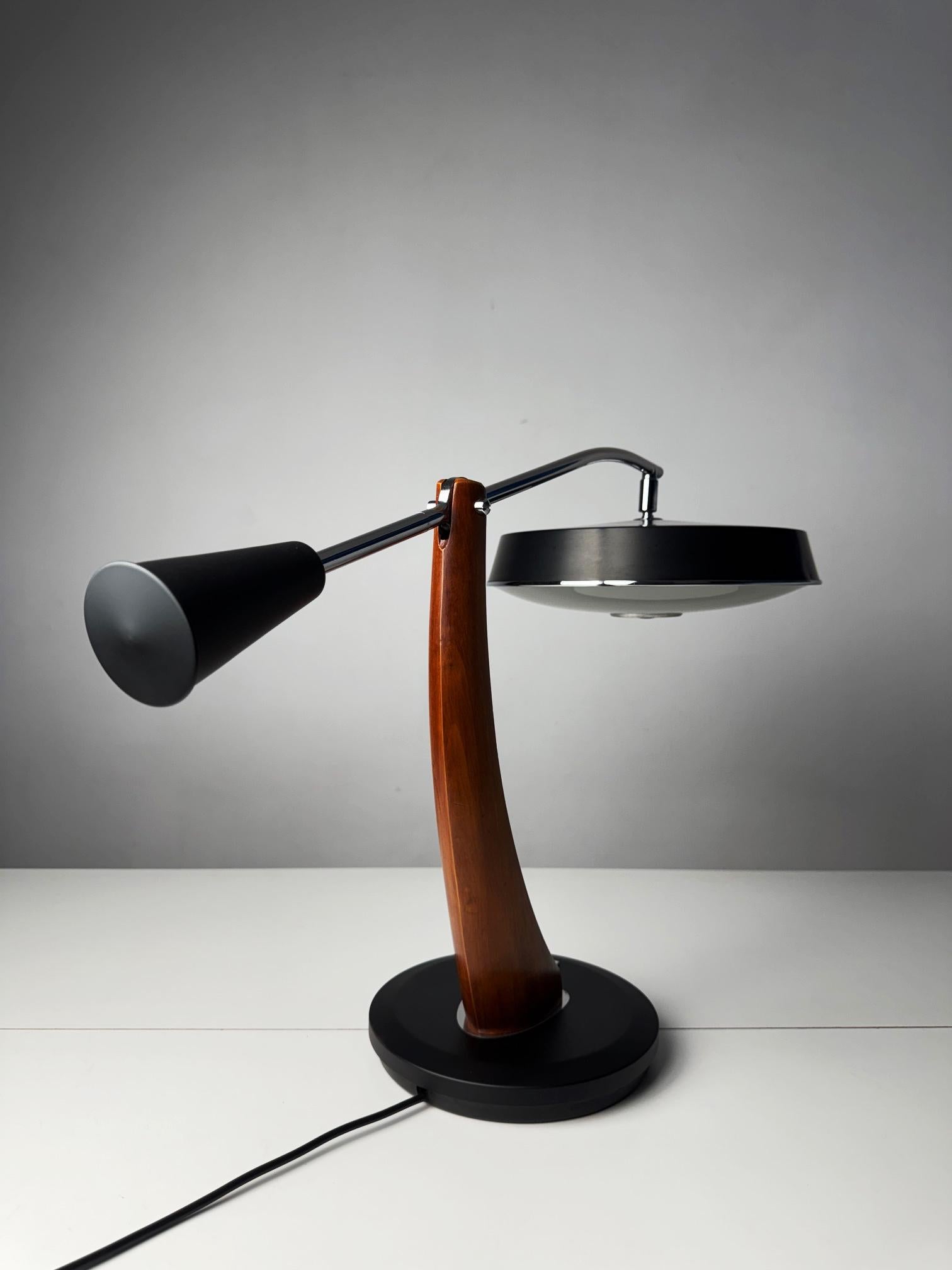 Métal Lampe de table Fase Péndulo de Luis Pérez de la Oliva et Pedro Martín 70's en vente
