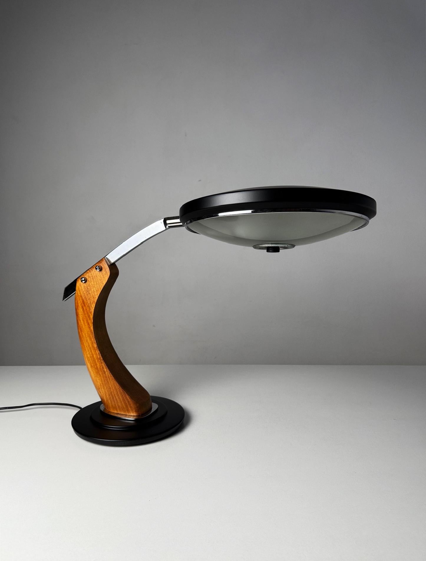 Product Description:
Elevate your interior decor with the Vintage FASE President Lamp, a masterpiece of Spanish design that has graced the sets of iconic films and television shows. Designed by the acclaimed Luis Pérez de la Oliva, this lamp is