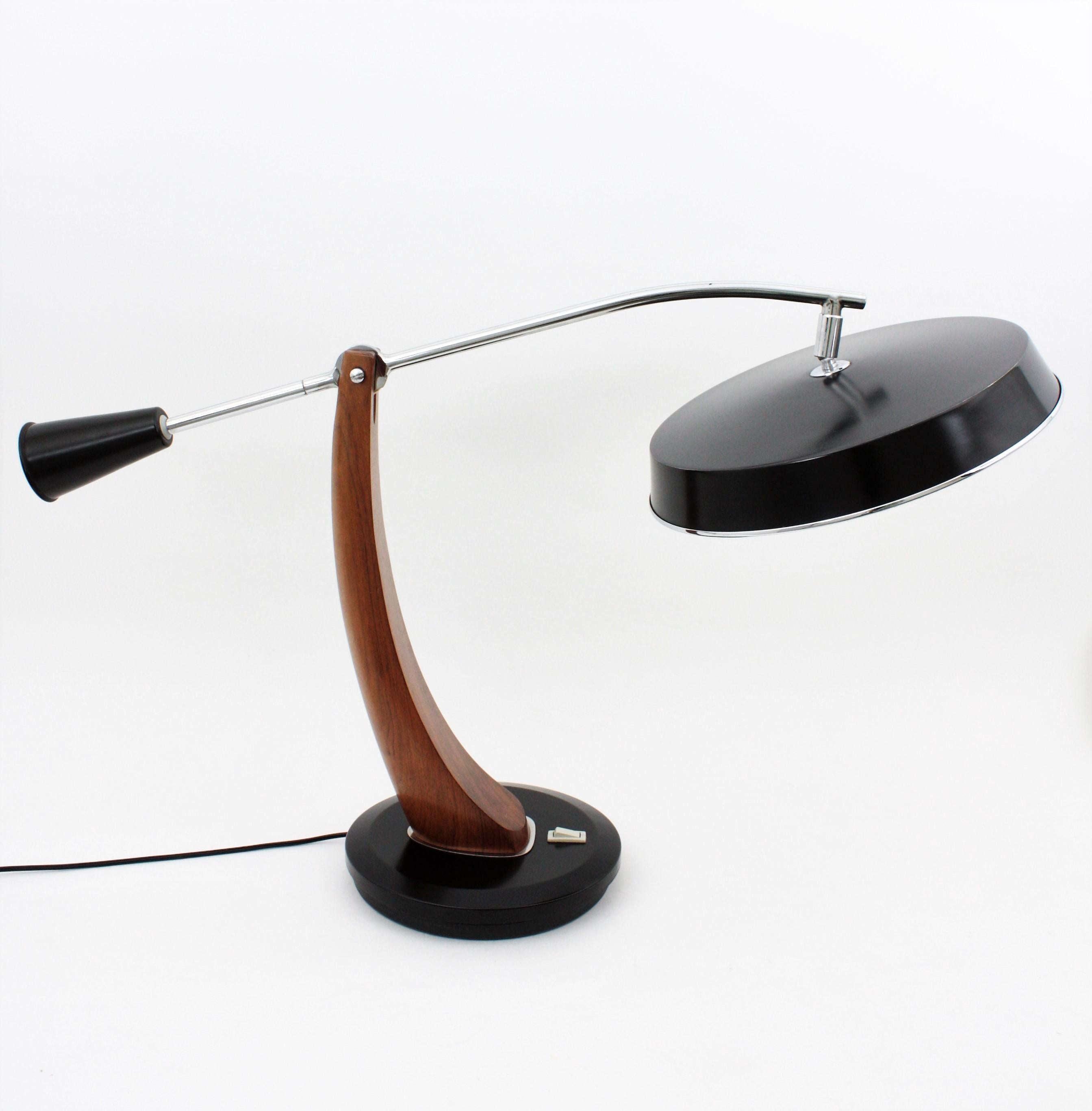 Fase President Pendulum Desk Lamp in Walnut and Black Lacquer 4