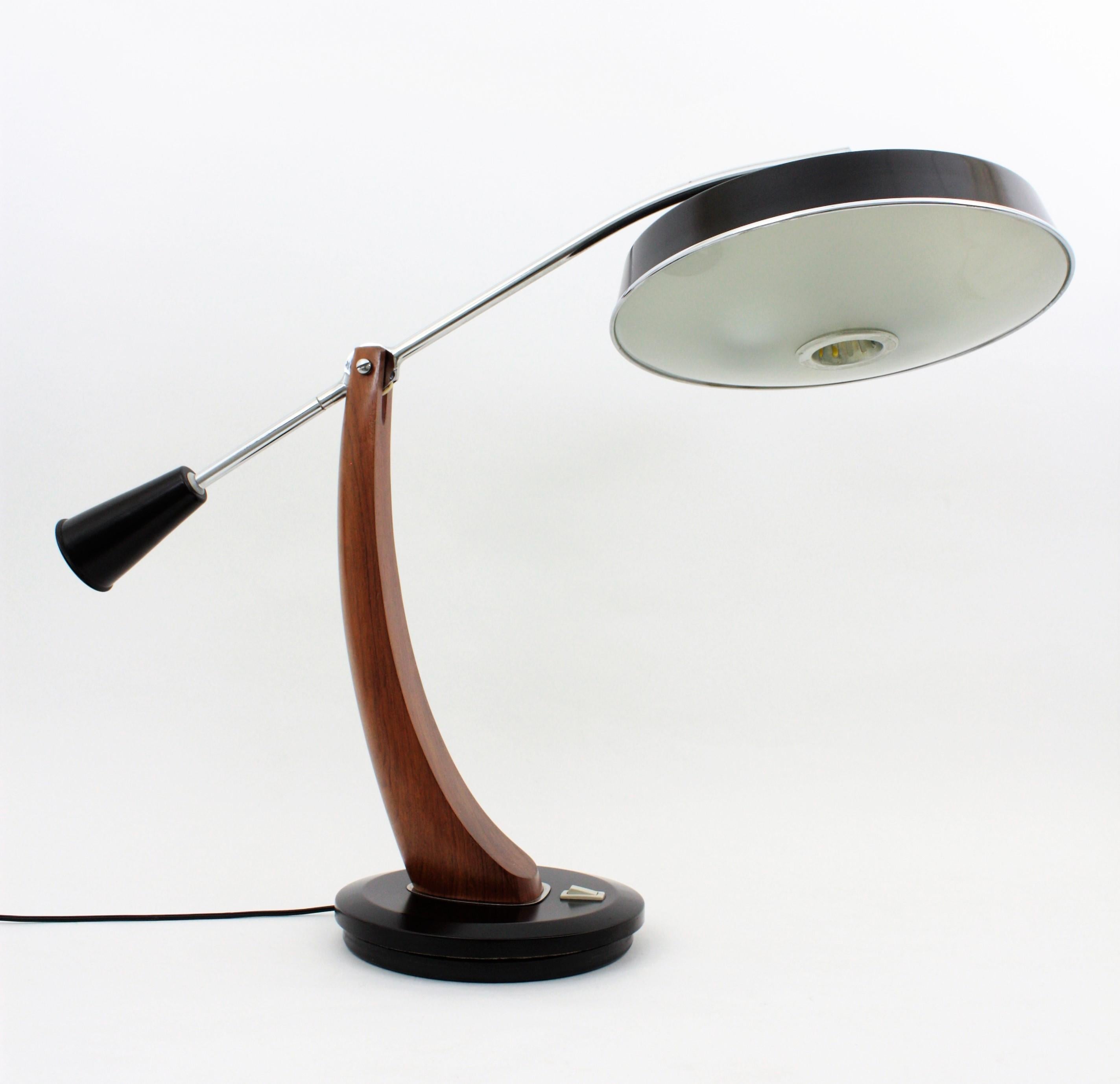 Spanish Fase President Pendulum Desk Lamp in Walnut and Black Lacquer