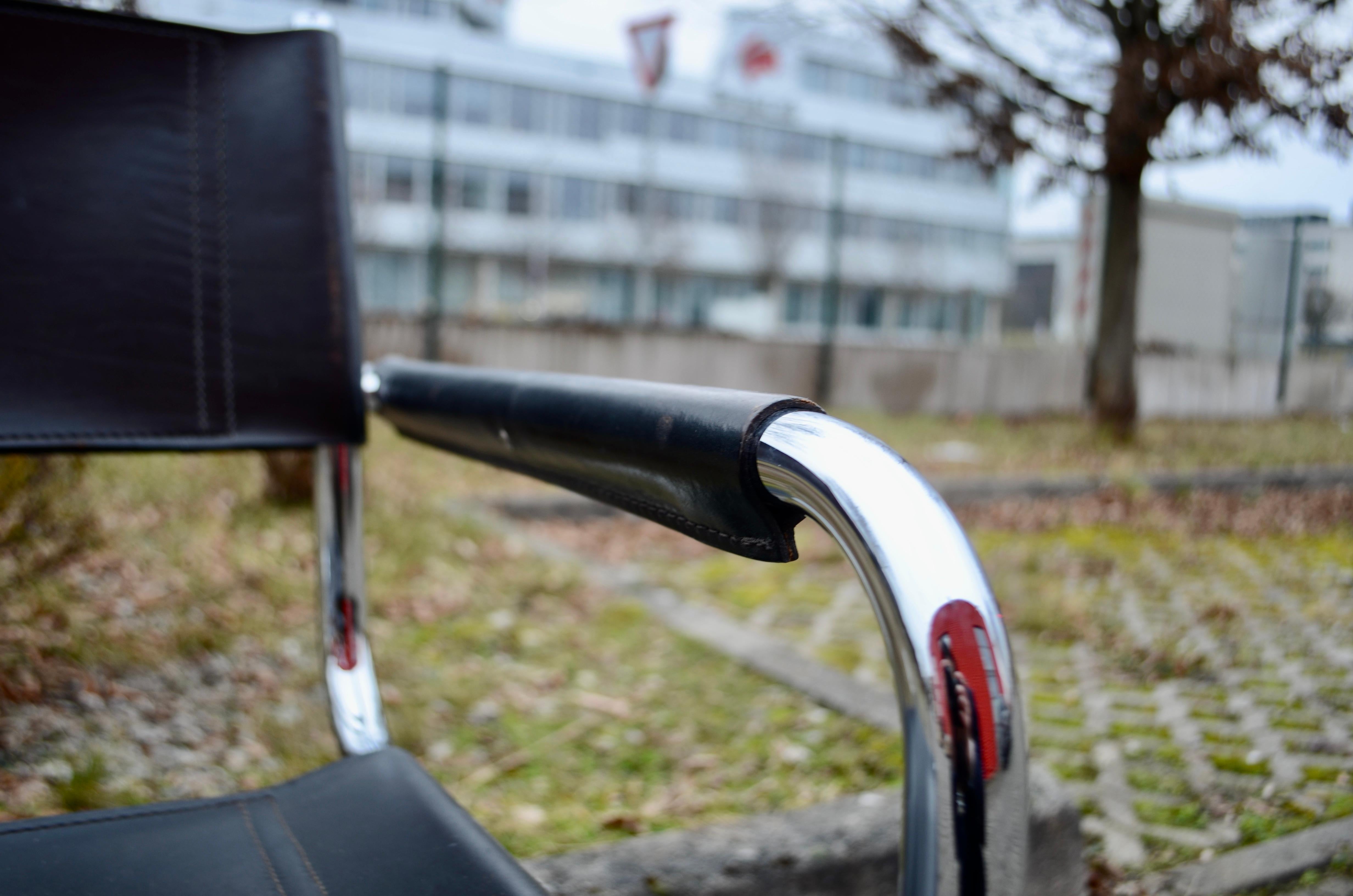 Fasem Vintage Italy black Leather Dining Chairs Armchairs Cantilever In Good Condition For Sale In Munich, Bavaria