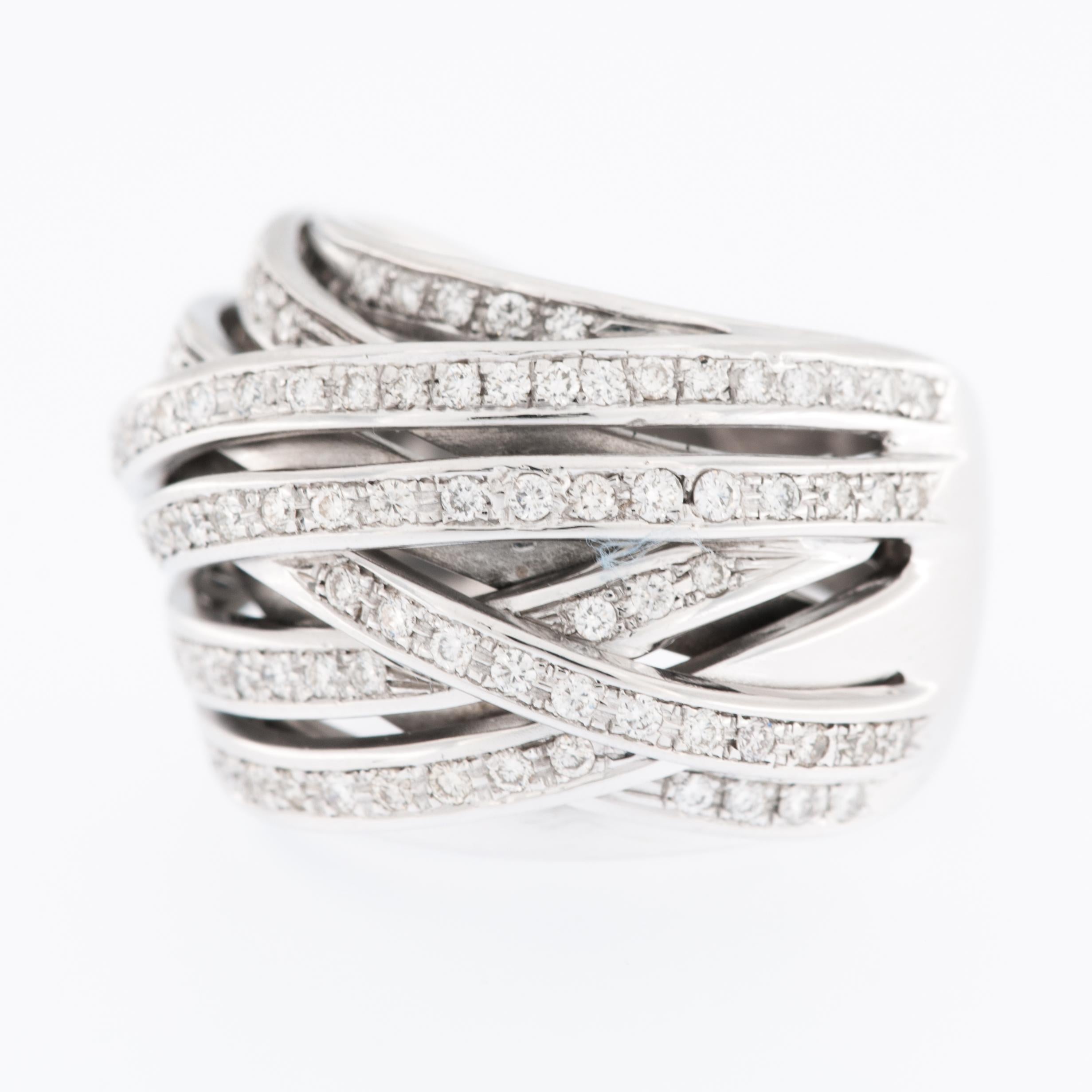 Fashion 18 karat White Gold Italian Ring with Diamonds In Excellent Condition For Sale In Esch sur Alzette, Esch-sur-Alzette