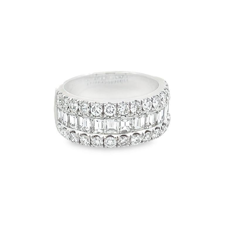 Women's Fashion Baguette Diamond Ring 2.81ct 18K white gold  For Sale