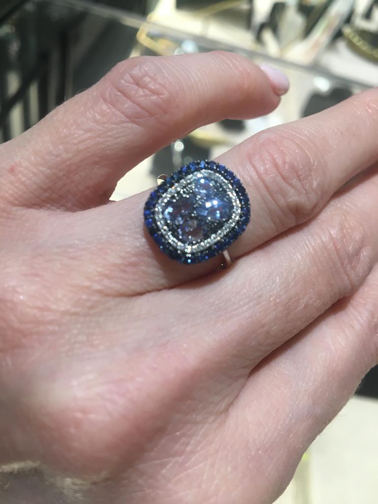For Sale:  Fashion Blue Sapphire White Diamond White Gold Ring for Her 6
