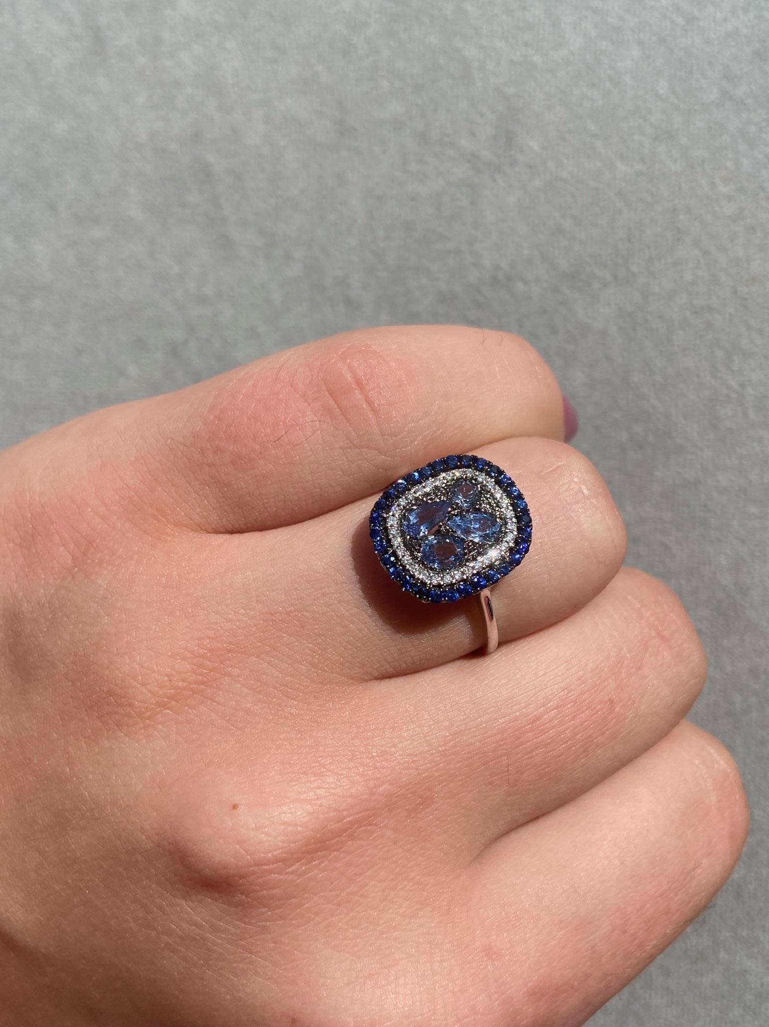 For Sale:  Fashion Blue Sapphire White Diamond White Gold Ring for Her 8