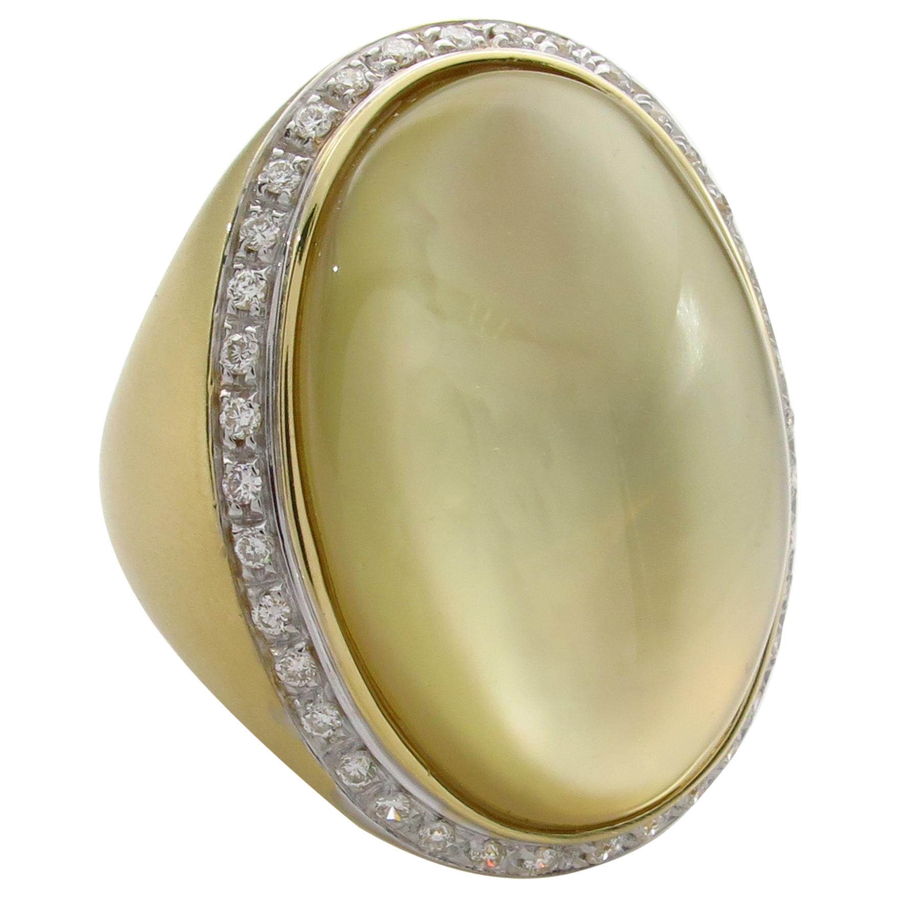 Fashion Cabochon Lemon Quartz Mother of Pearl Diamond 18 Karat Gold Estate Ring For Sale