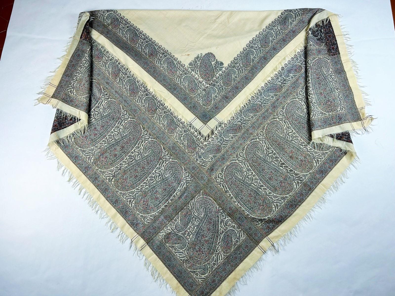 Fashion cashmere Paisley shawl with cream pashmina center - France Circa 1830  For Sale 7