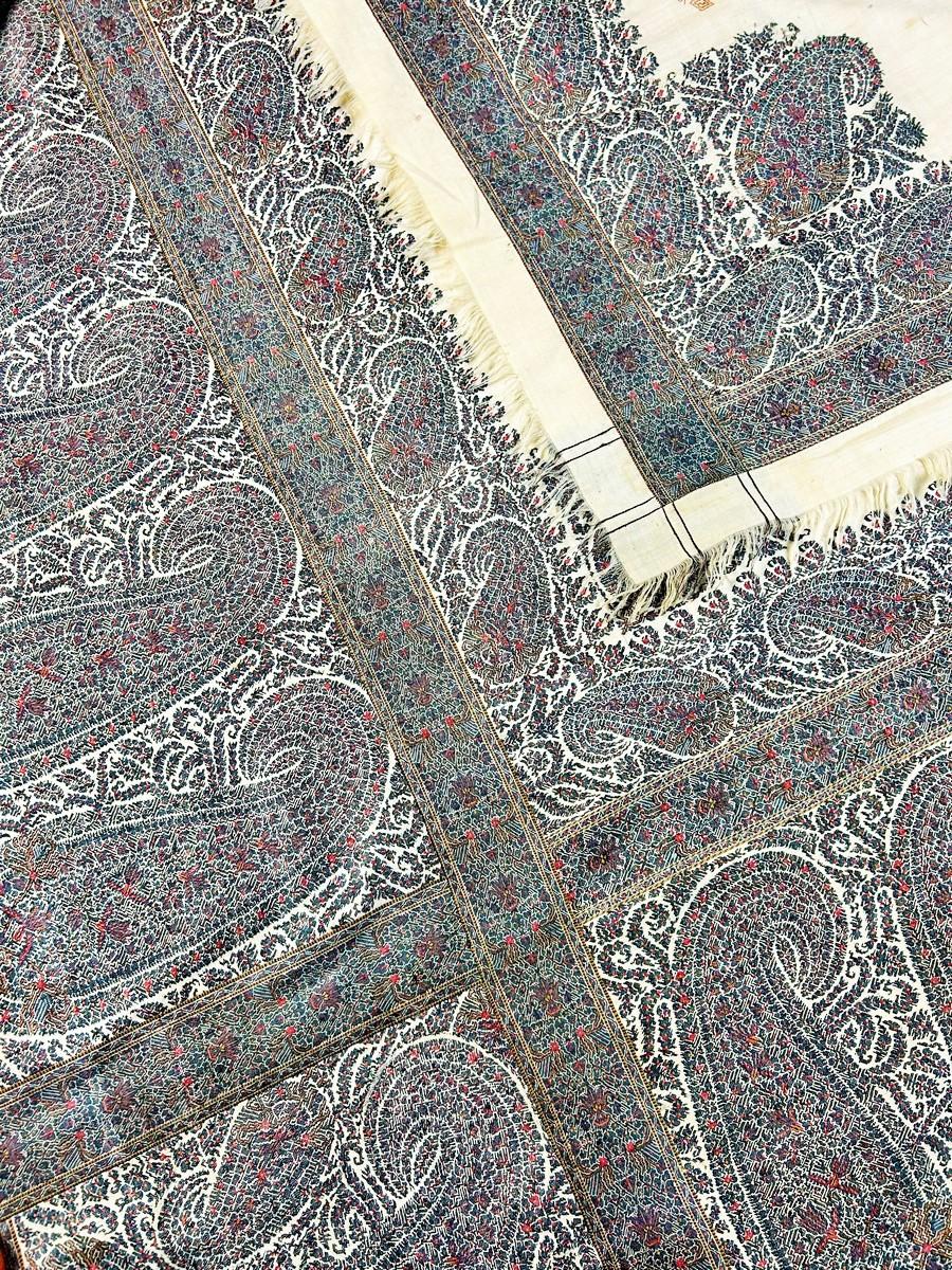 Châle cachemire à motif cachemire avec centre en pashmina crème - France vers 1830 en vente 7