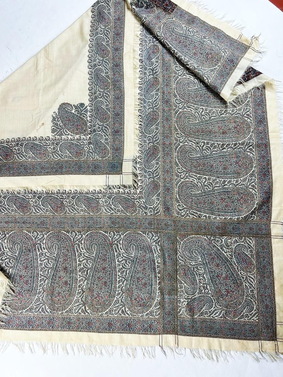 Fashion cashmere Paisley shawl with cream pashmina center - France Circa 1830  For Sale 9