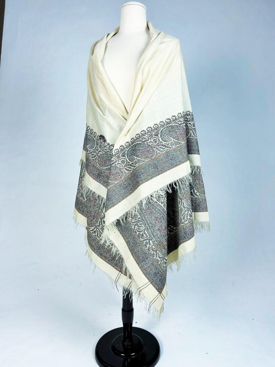 Fashion cashmere Paisley shawl with cream pashmina center - France Circa 1830  For Sale 11