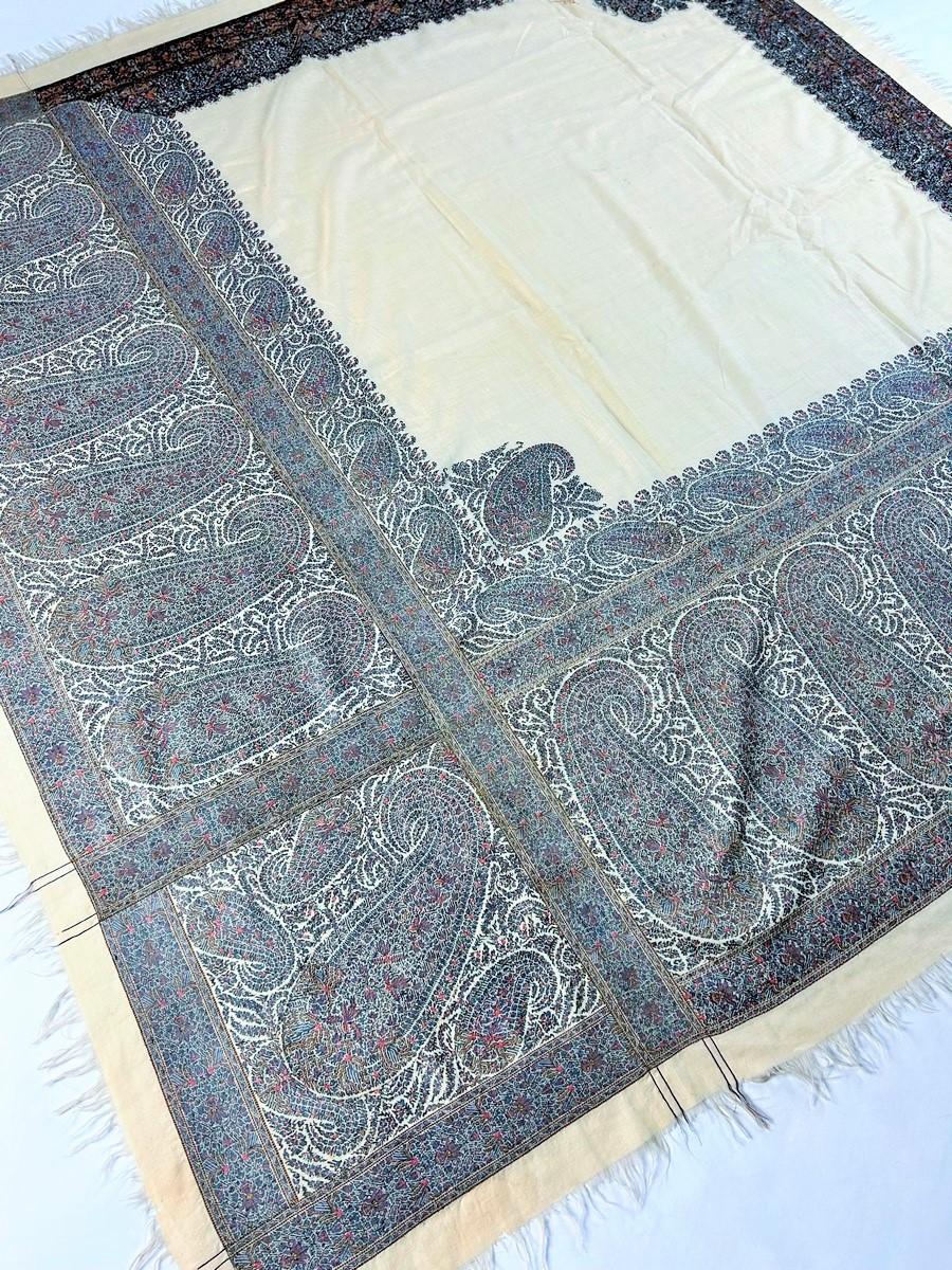 Women's or Men's Fashion cashmere Paisley shawl with cream pashmina center - France Circa 1830  For Sale