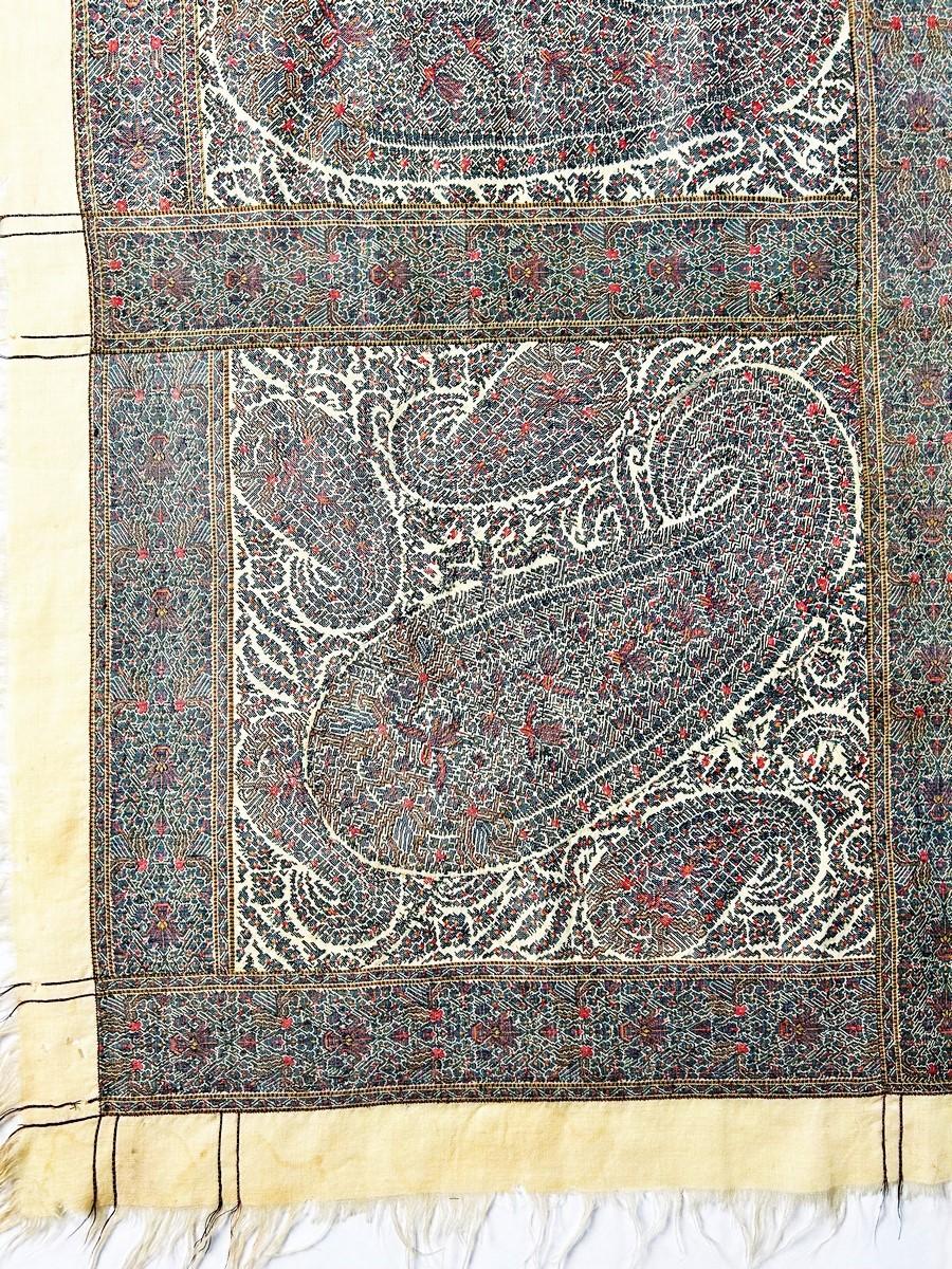 Châle cachemire à motif cachemire avec centre en pashmina crème - France vers 1830 Unisexe en vente