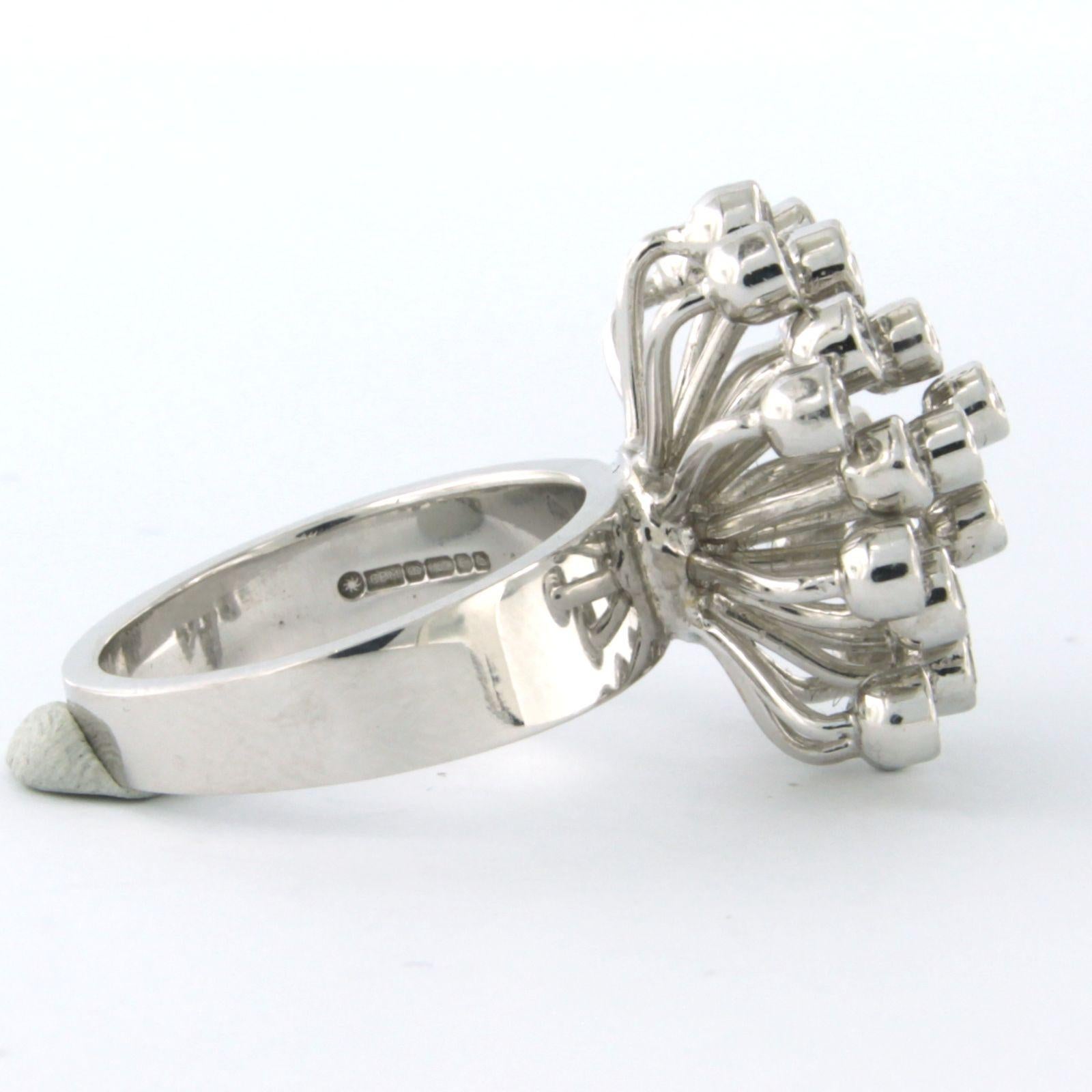 Women's Fashion cluster Ring diamond 18k white gold For Sale