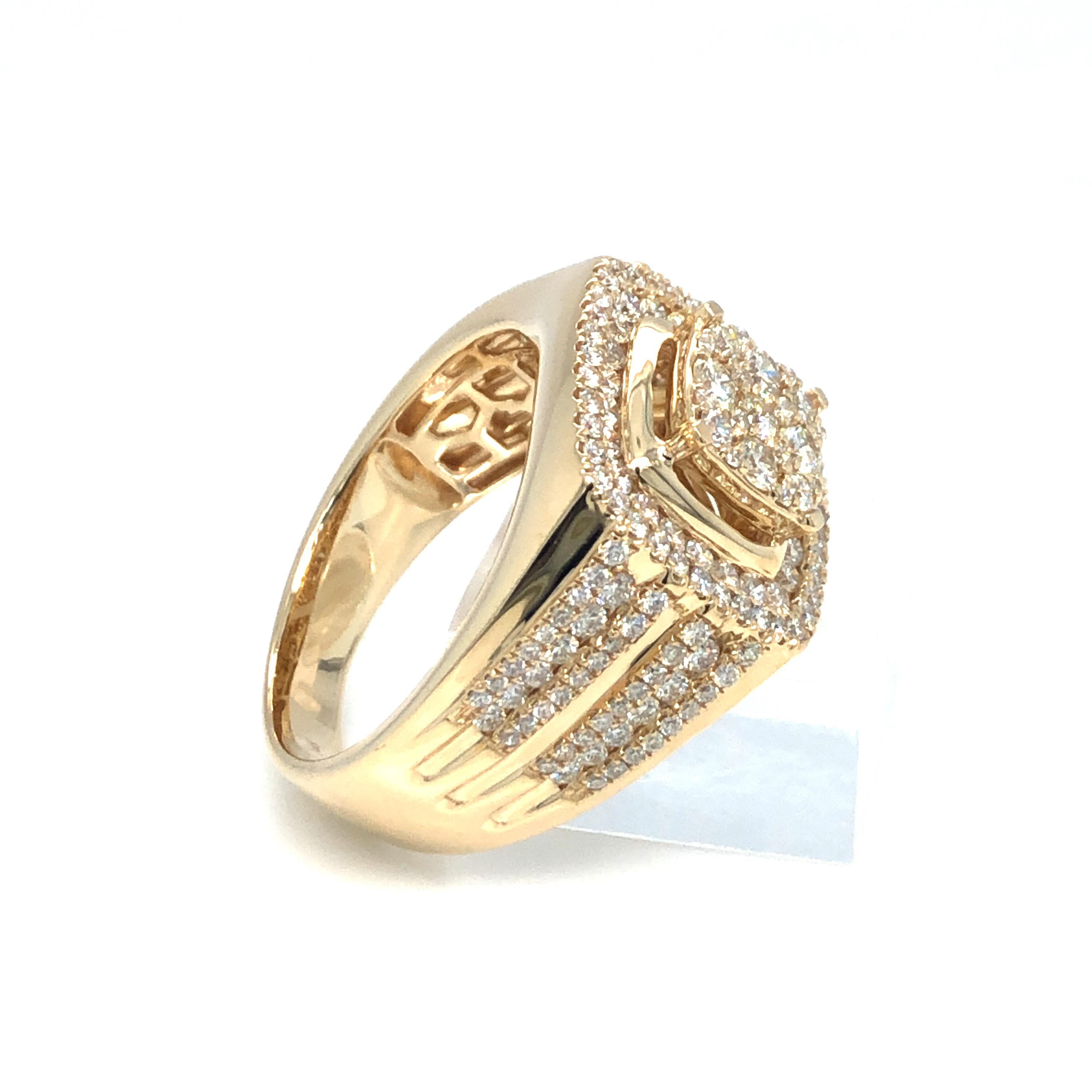 Fashion Diamond Men's Ring 14K Yellow Gold For Sale 2