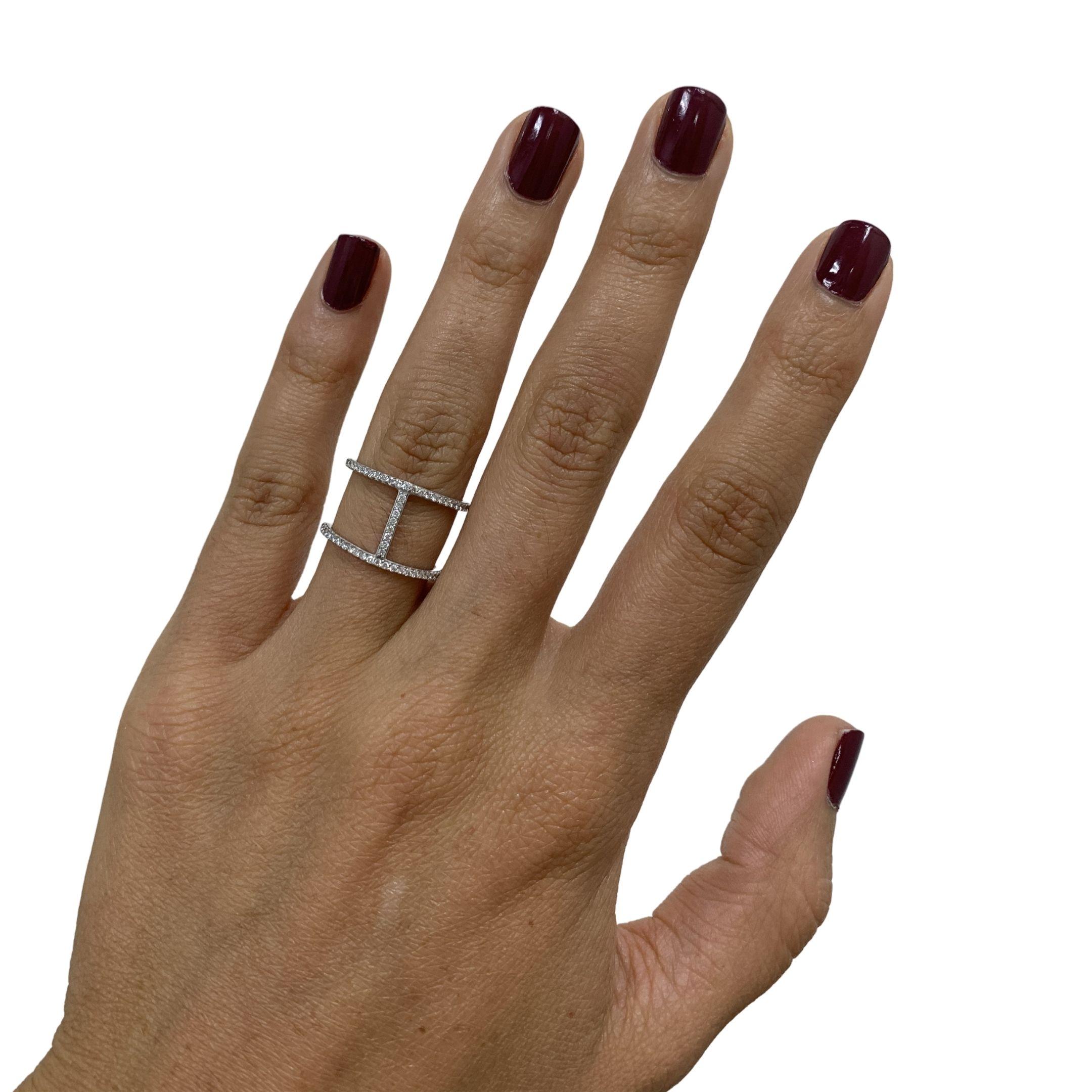 Brilliant Cut Fashion Diamond Ring in White Gold For Sale