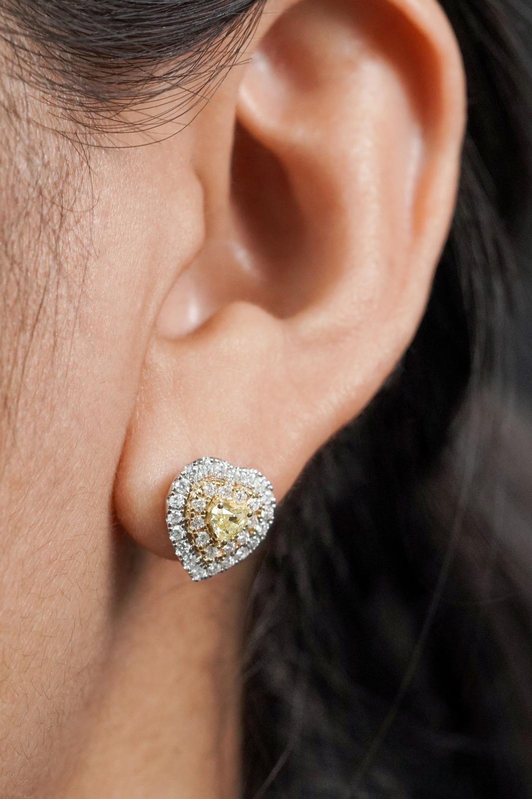 Fashion Diamond White 18 Karat Gold Earrings for Her In New Condition For Sale In Genève, GE