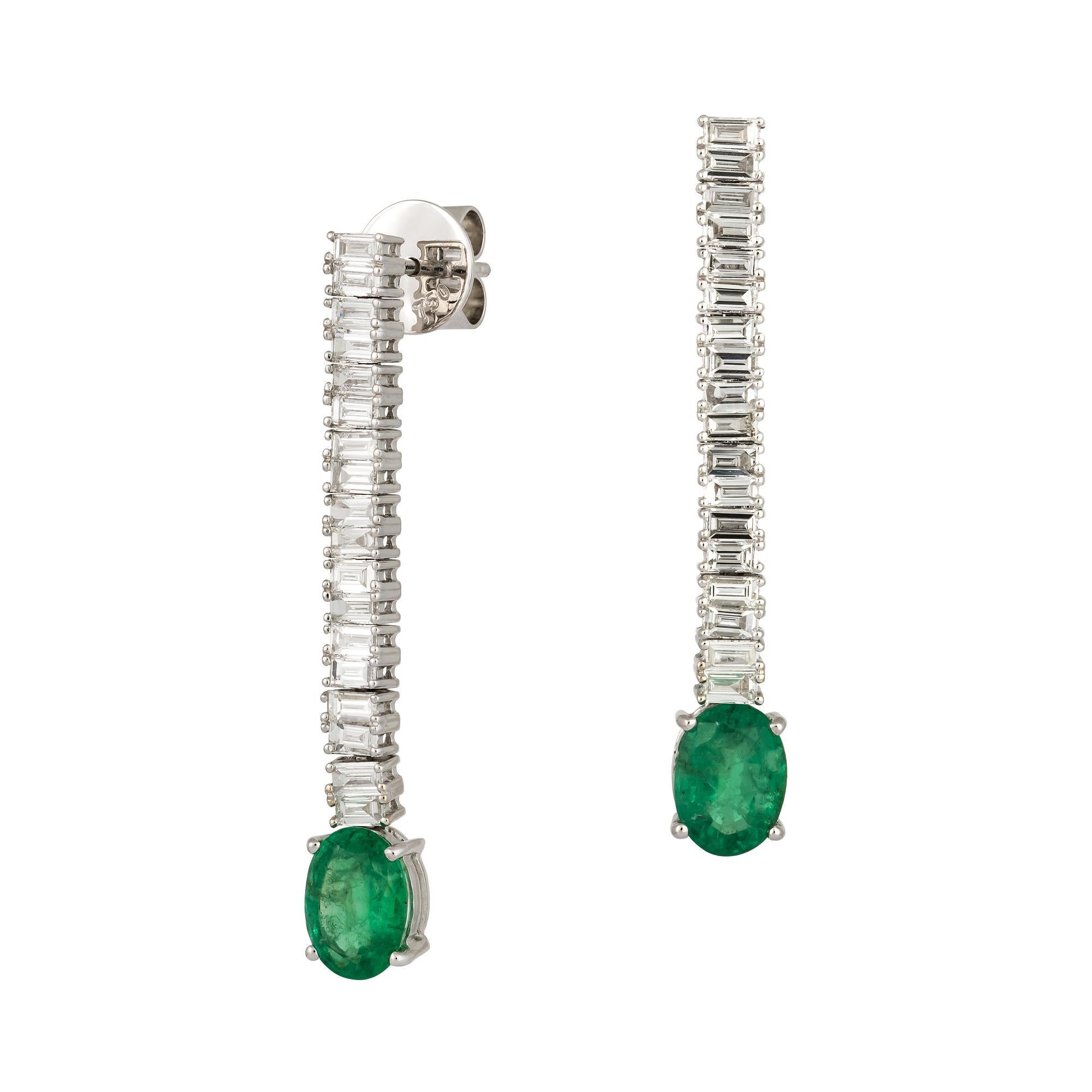EARRING 18K White Gold Emerald 2.30 Cts/2 Pieces, TB 1.41 Cts/36 Pieces
