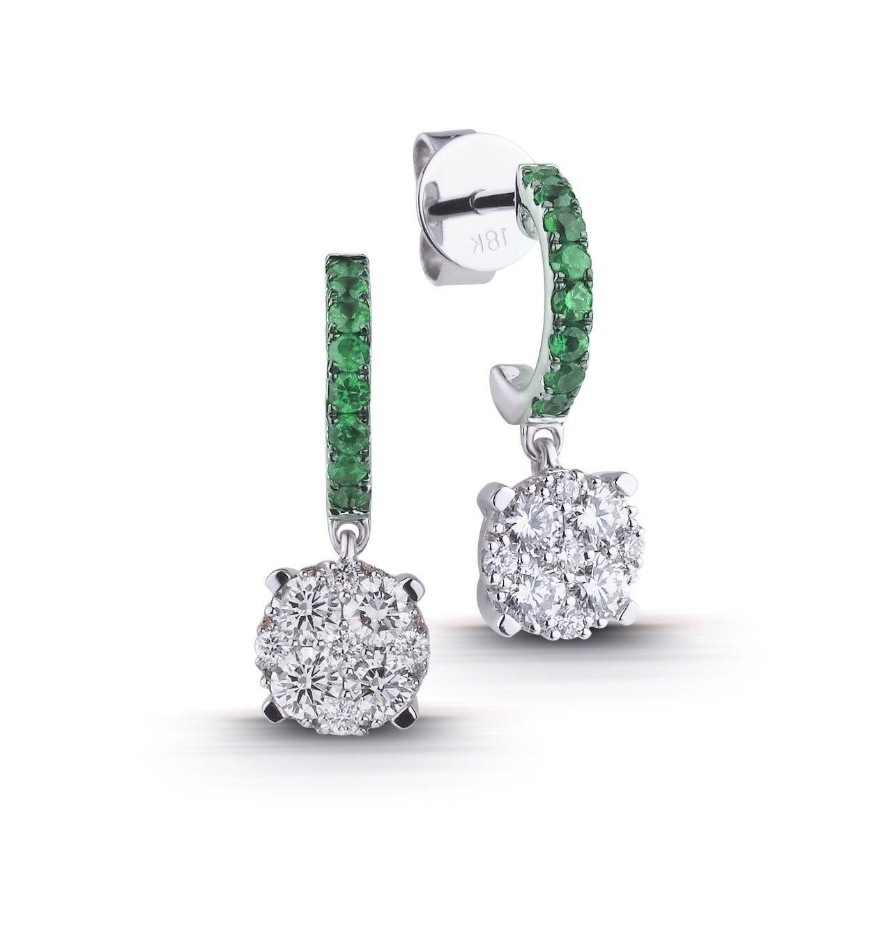 BOUCLE D'OREILLE Or blanc 18K, Diamant 0,56 Cts/18 Pièces, Emeraude 0,24 Cts/16 Pièces
