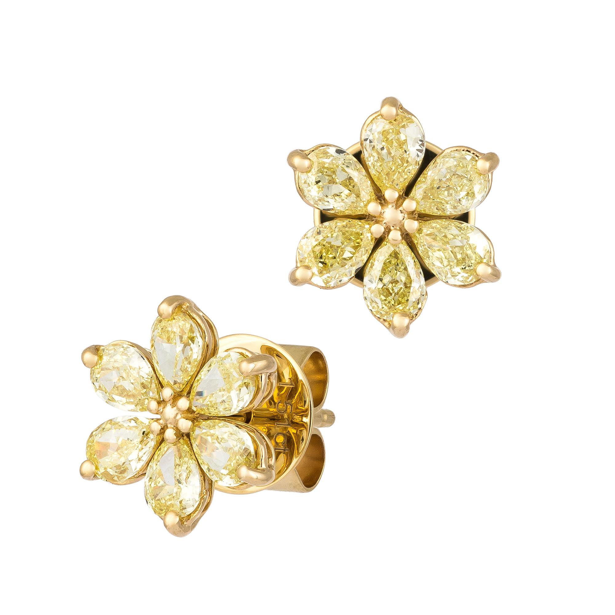 Fashion Diamond White 18 Karat Gold Earrings for Her In New Condition For Sale In Genève, GE