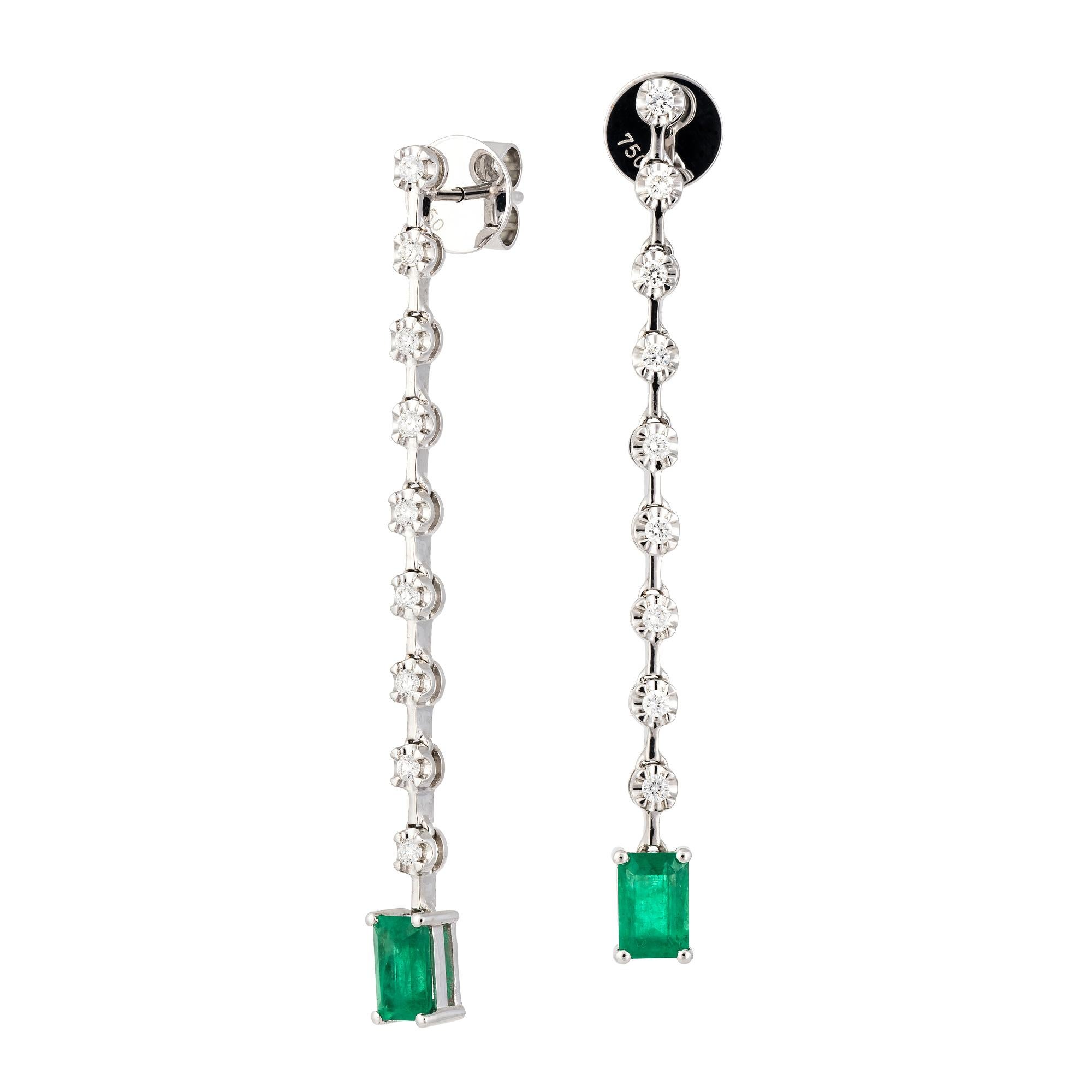 Fashion Diamond White 18 Karat Gold Earrings for Her In New Condition For Sale In Genève, GE