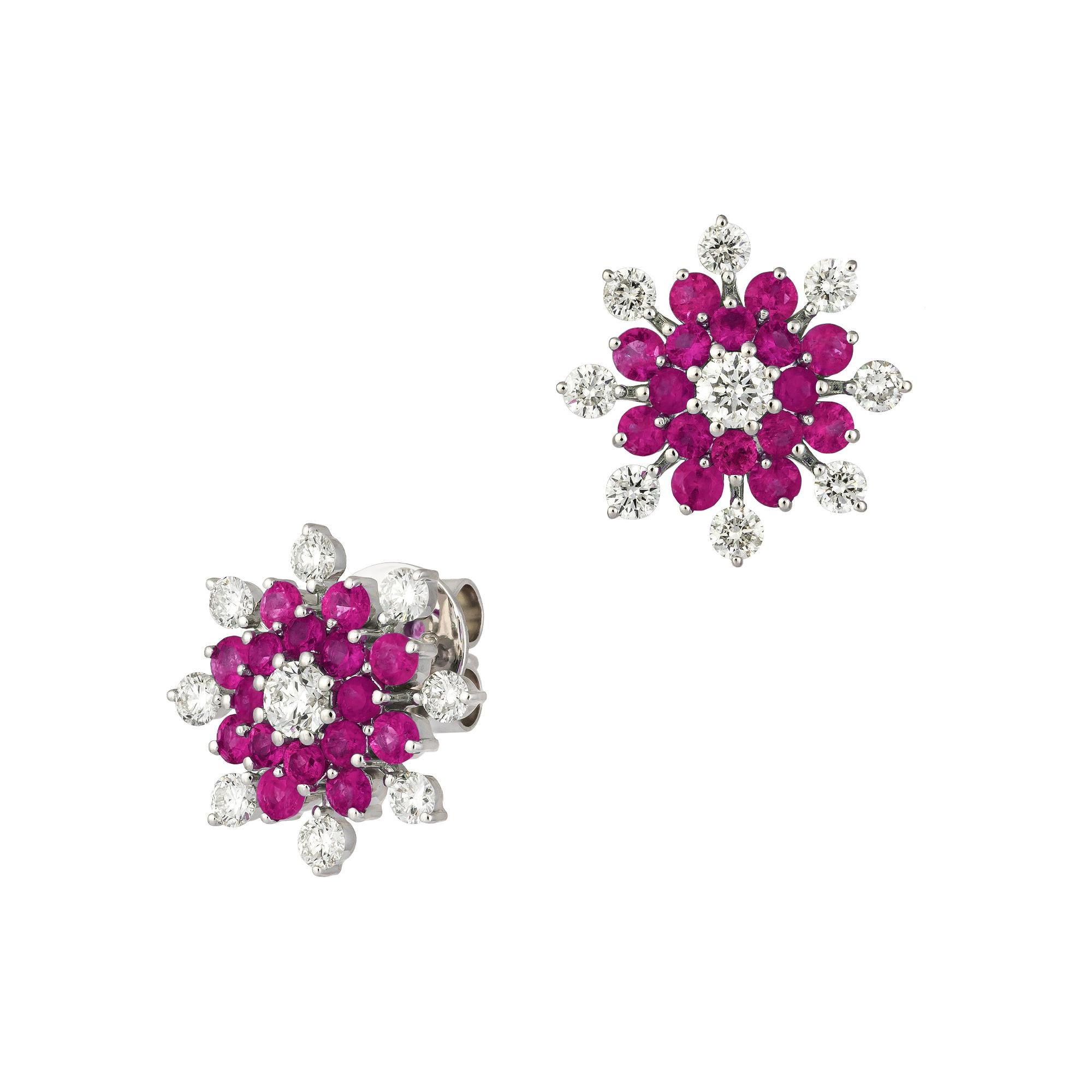 Fashion Diamond White 18K Gold Earrings for Her For Sale