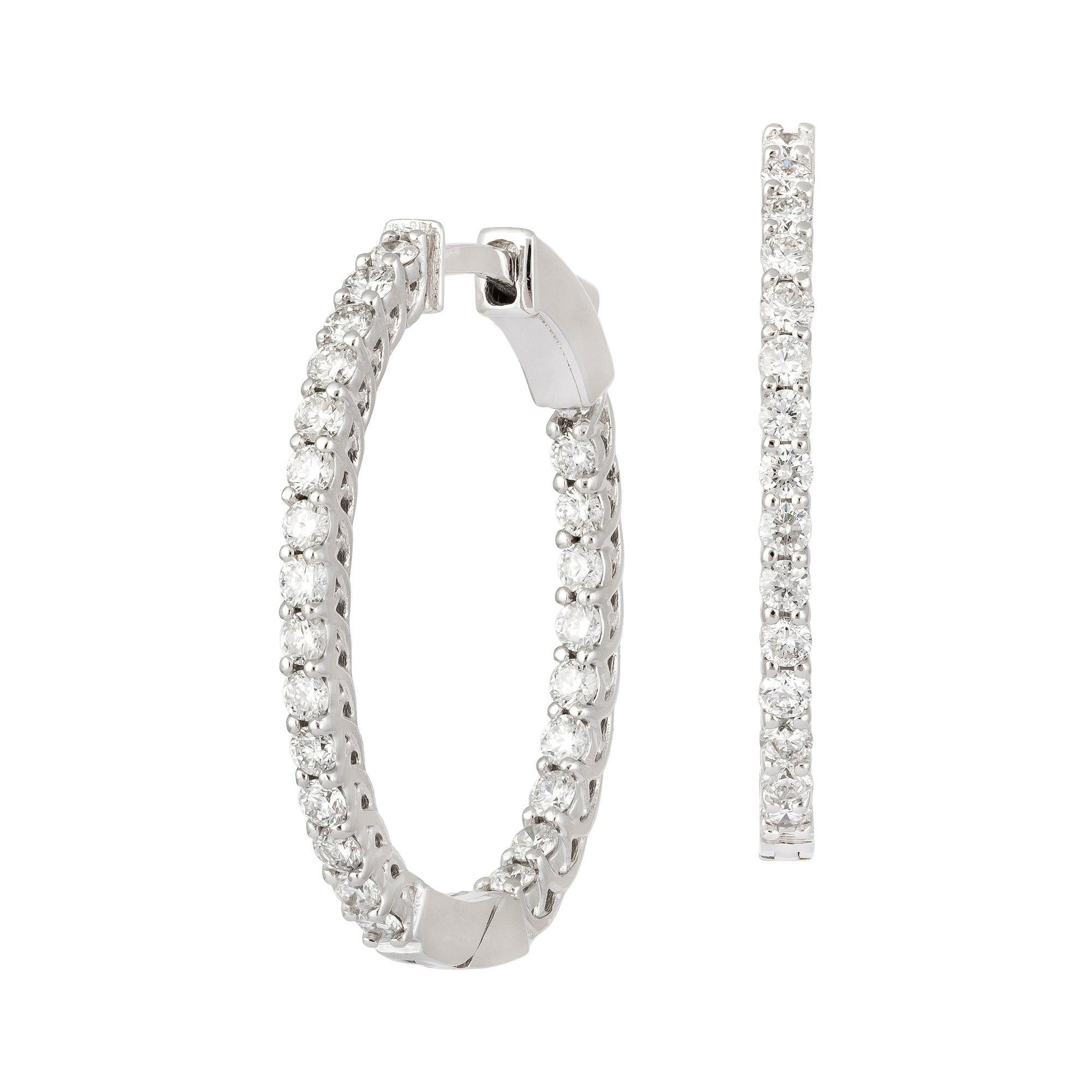 Fashion Diamond White 18k Gold Earrings for Her For Sale