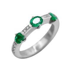 Fashion Every Day Emerald Diamonds White Gold Band Ring for Her