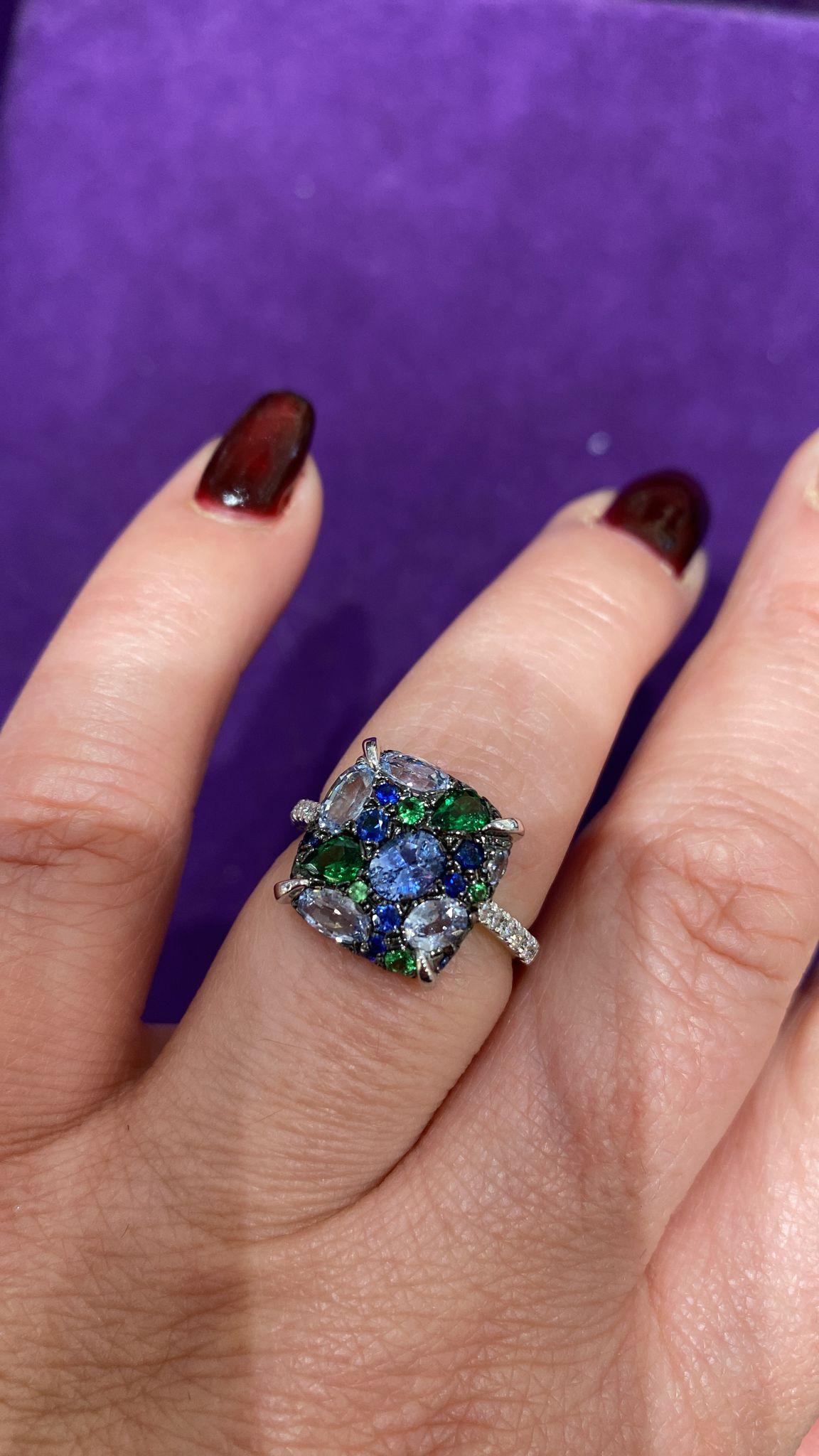 Mode Everyday Ring mit blauem Saphir und Diamant aus Weißgold für Sie (Moderne) im Angebot