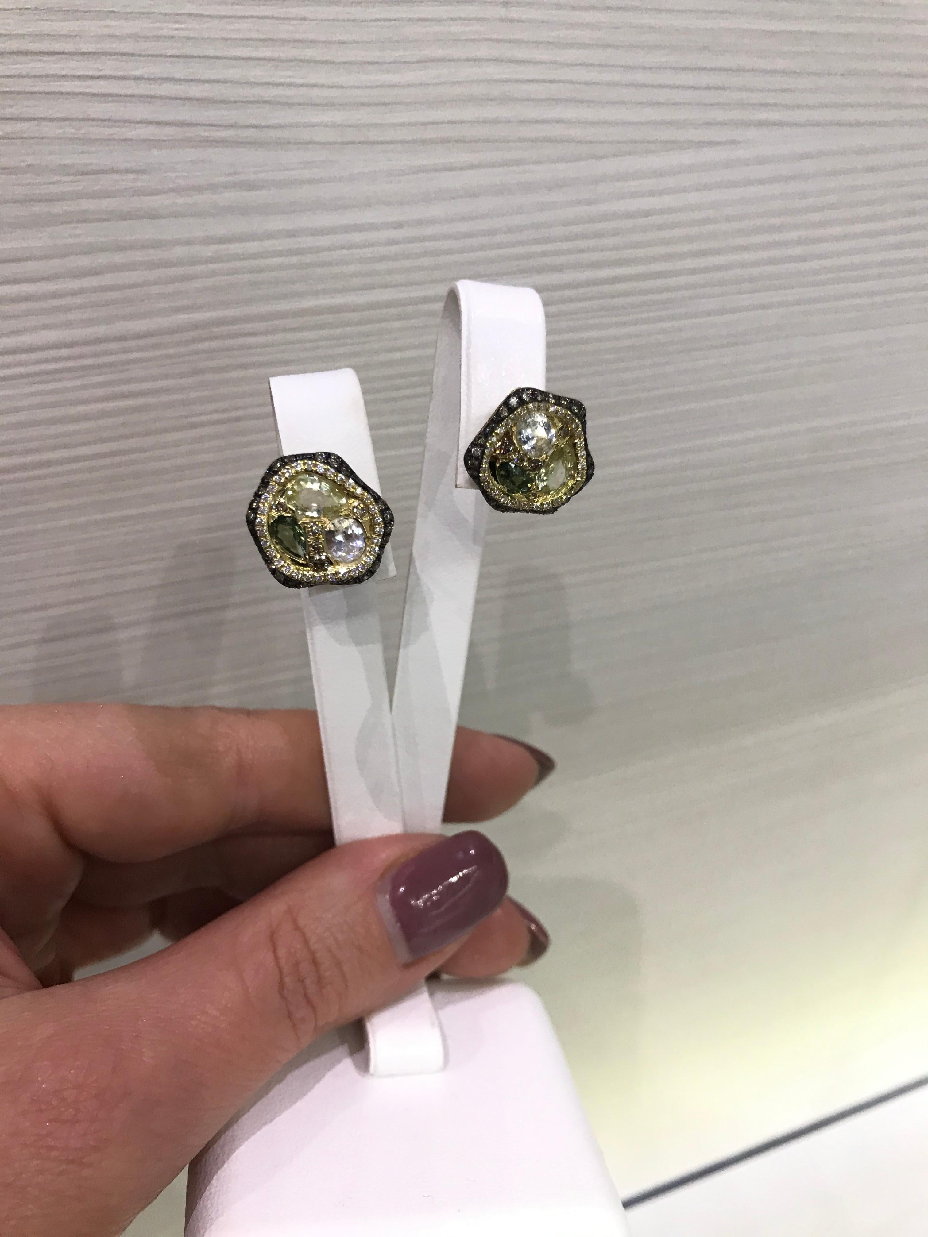 Boucles d'oreilles à la mode en or jaune avec saphir vert et diamant Neuf - En vente à Montreux, CH