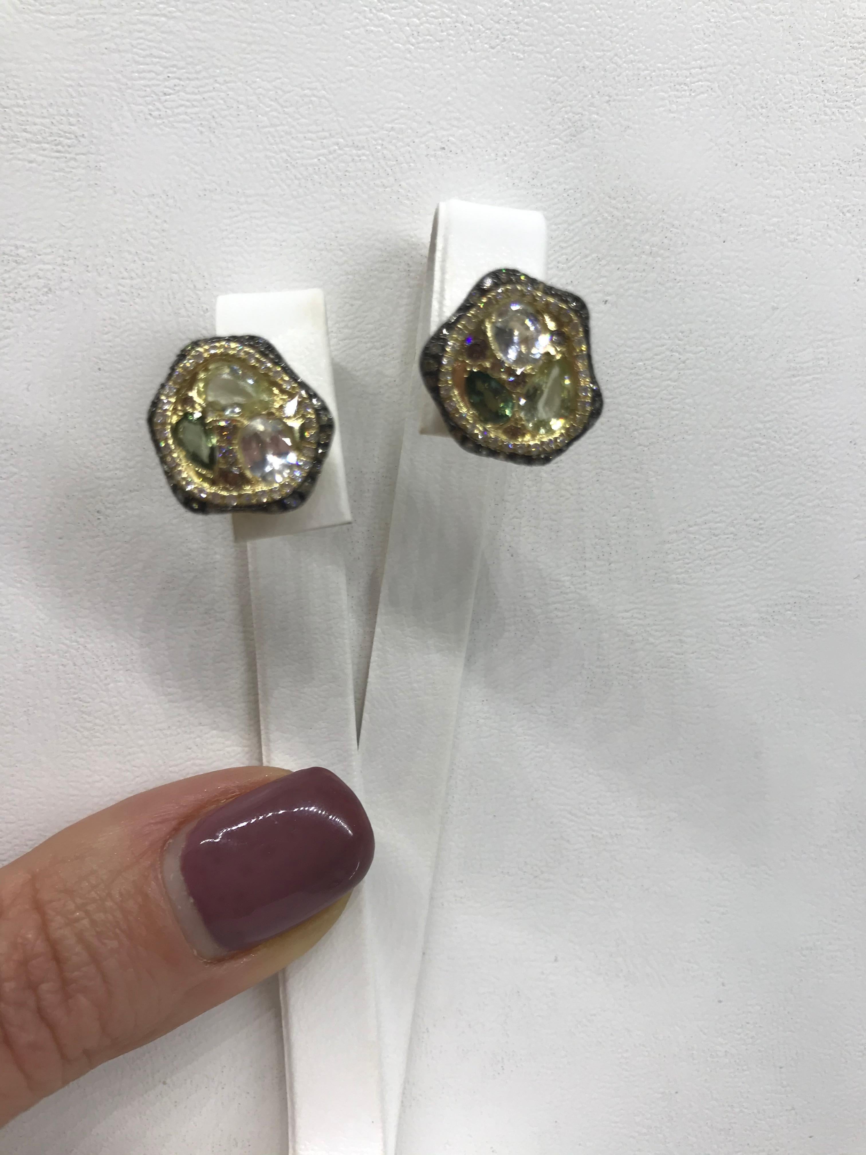 Boucles d'oreilles à la mode en or jaune avec saphir vert et diamant en vente 1