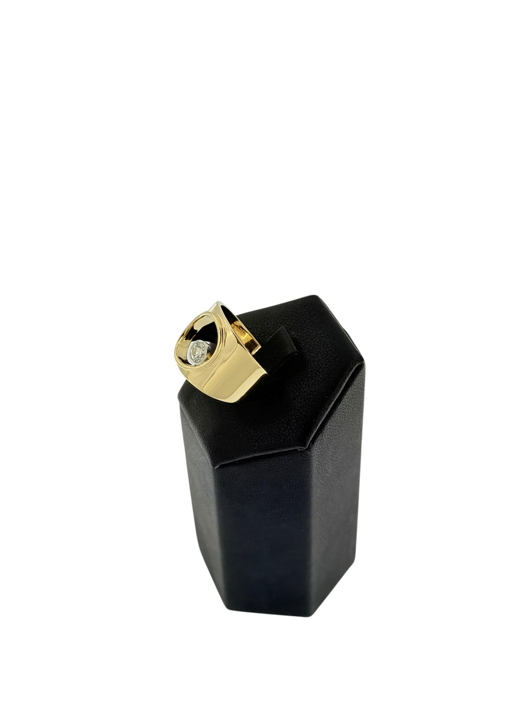 Modern Fashion Italian Yellow Gold Band Ring with Natural Diamond For Sale