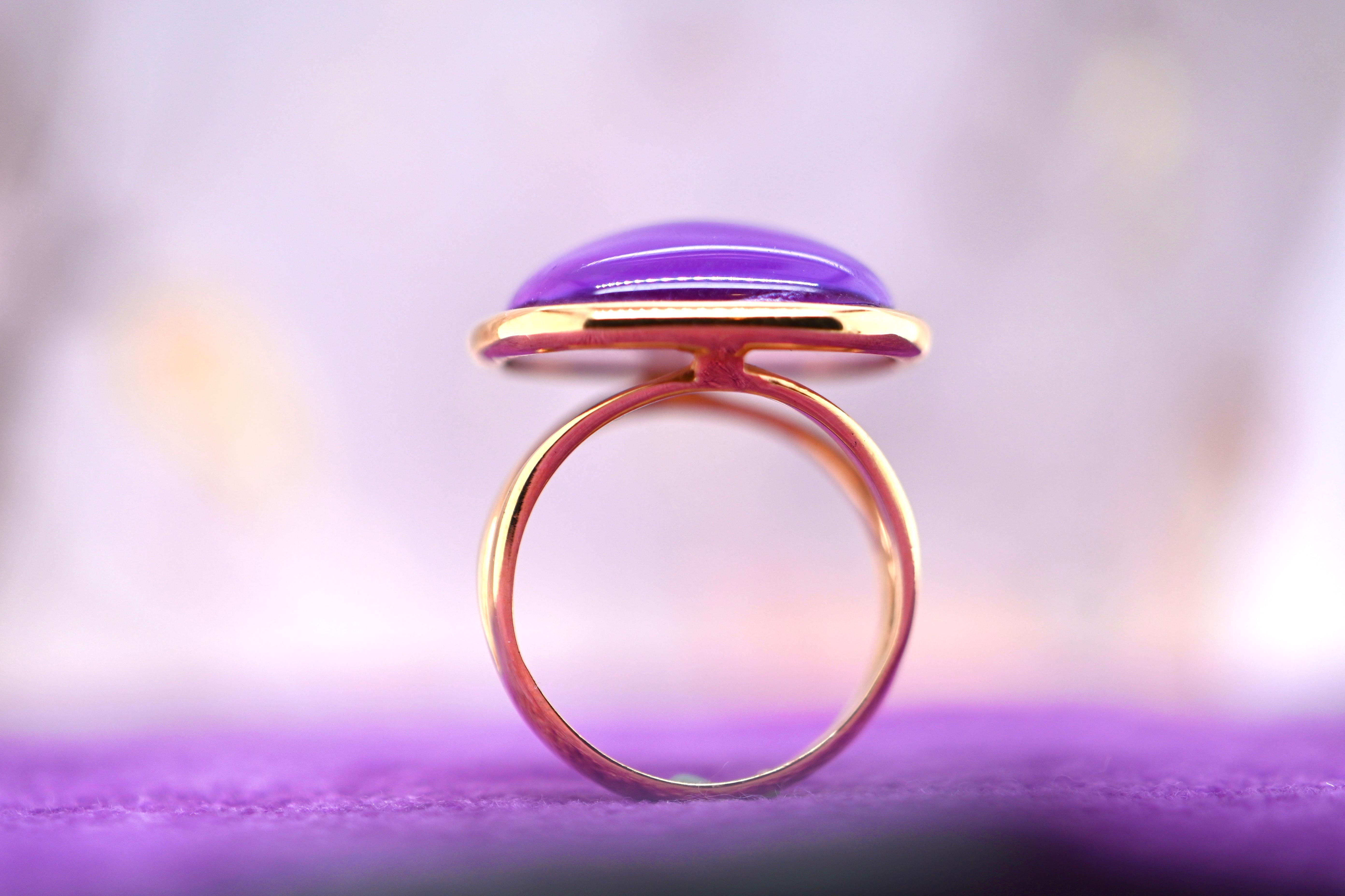 Contemporary Fashion Ring Amethyst Mother of Pearl Rose Gold 18 Karat   For Sale