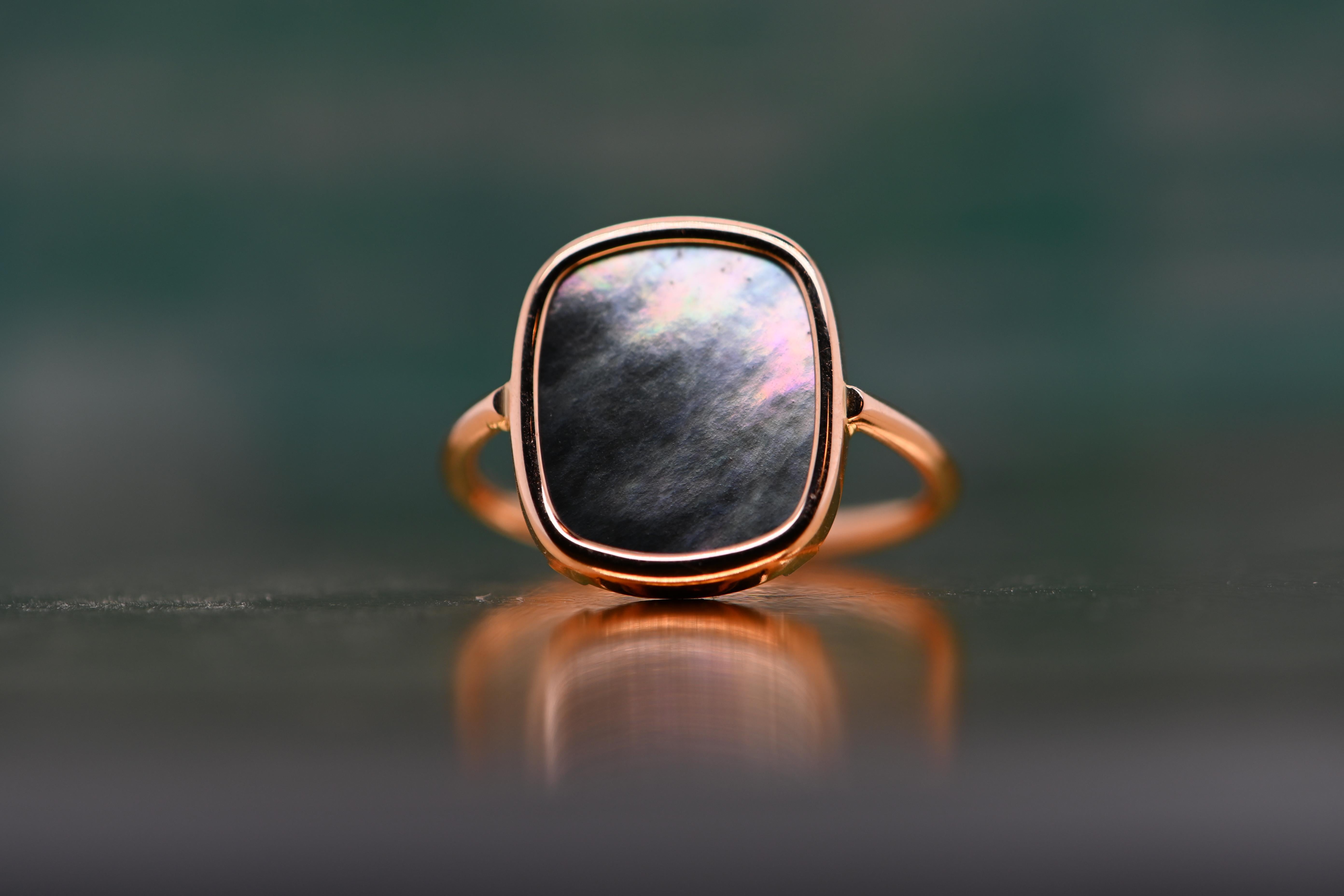 Bague à la mode en or rose 18 carats et nacre noire Pour femmes en vente