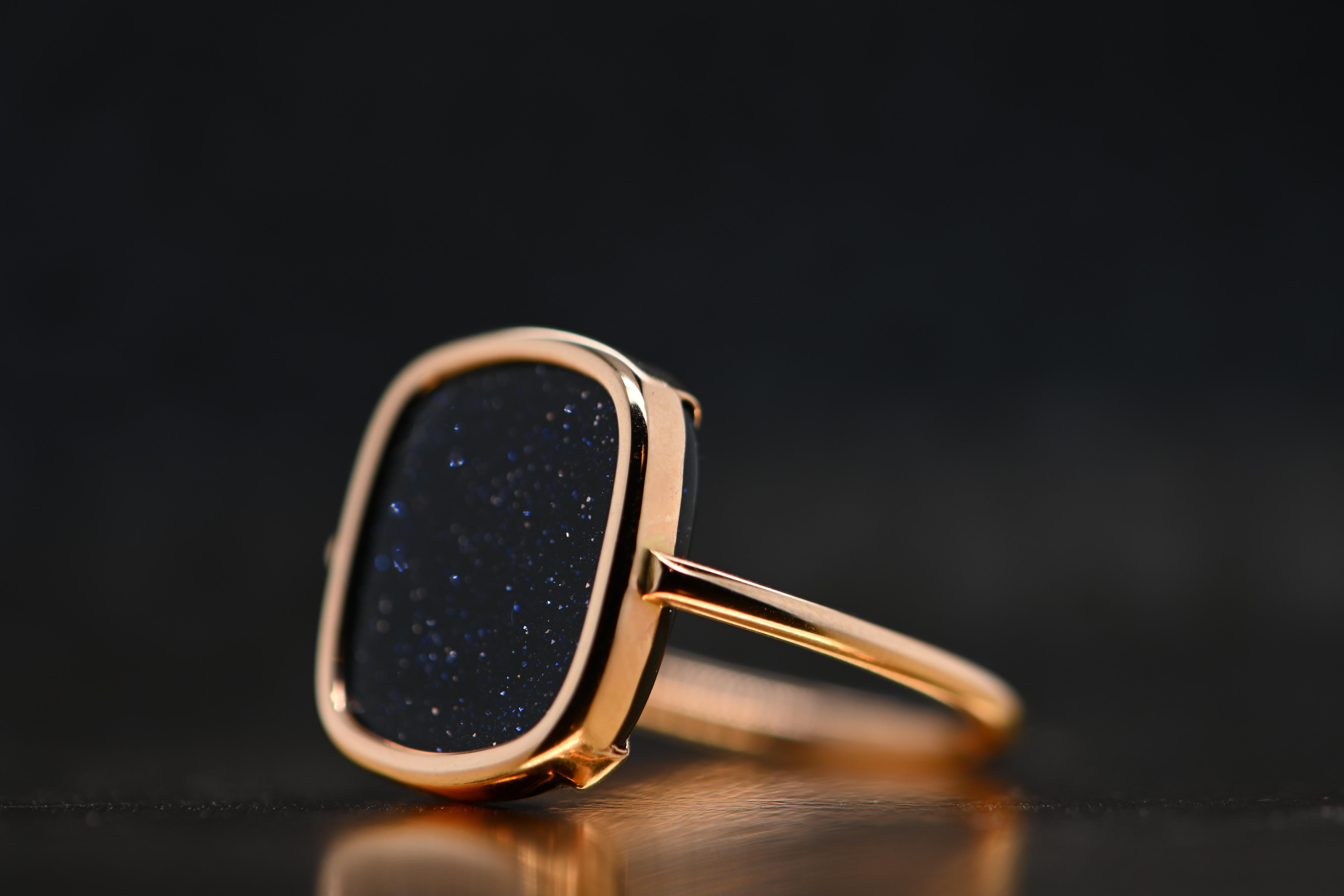18k rose gold, with its warm and enchanting hue, adds a touch of timeless glamor to this precious work of art. Crafted with exquisite attention to detail, this ring strikes the perfect balance between tradition and modernity, paying homage to the