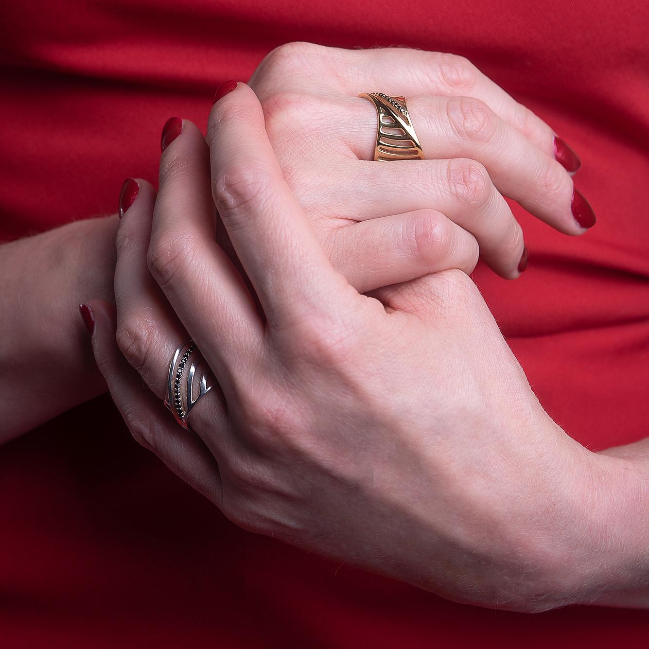 Zeitgenössischer Ring aus Gold Vermeil mit schwarzen Diamanten im Zustand „Neu“ im Angebot in London, Richmond