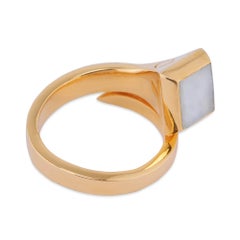 Anillo Solitario en Oro Vermeil con Piedra Lunar Arcoiris