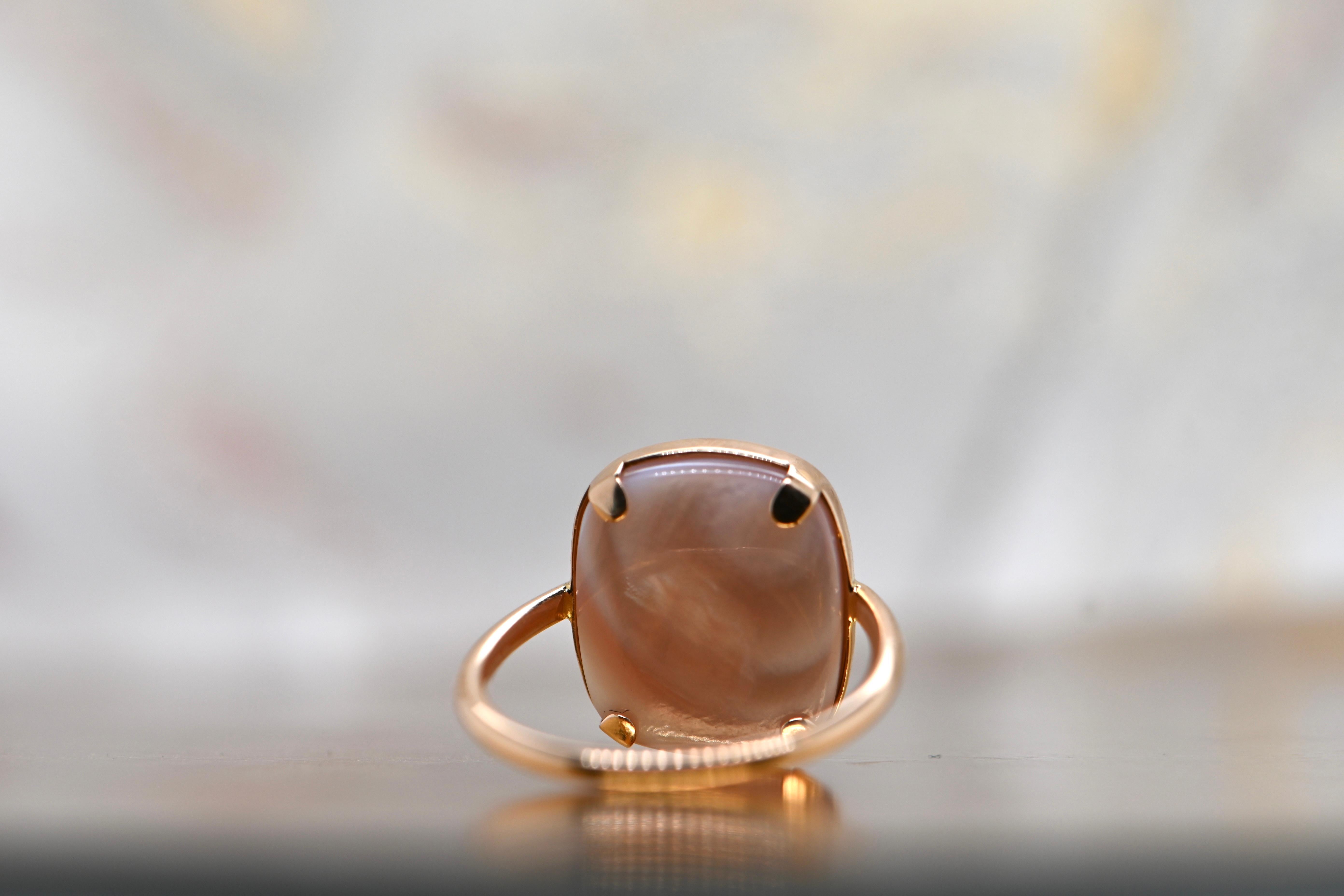 Women's Fashion Ring Pink Mother-Of-Pearl Rose Gold 18 Karat For Sale