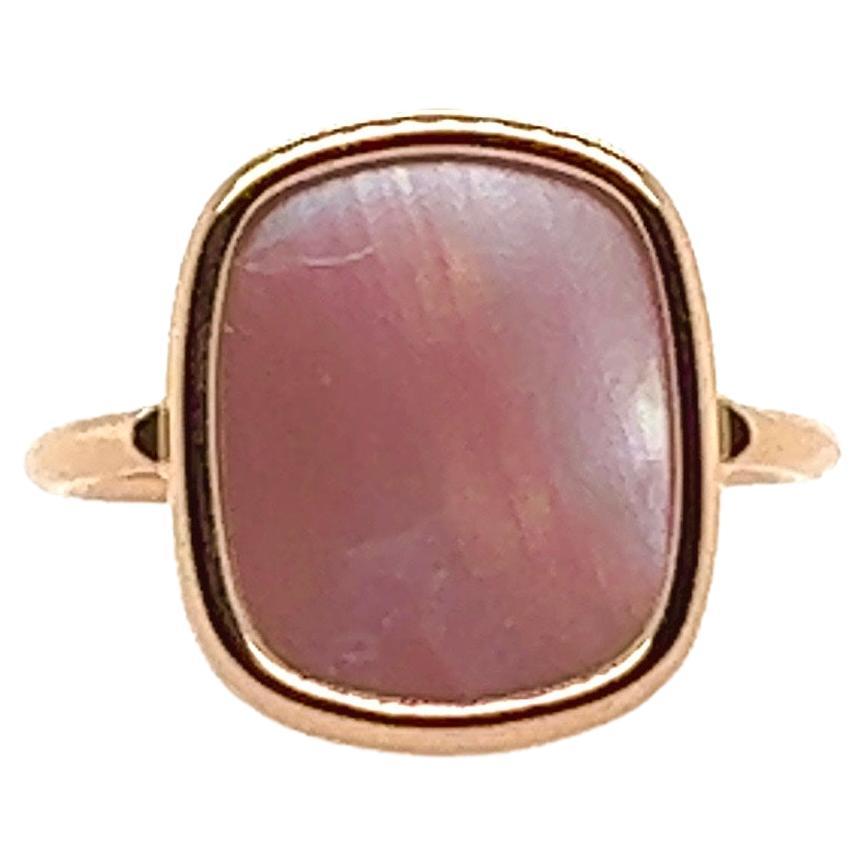 Mode-Ring aus 18 Karat Roségold mit rosa Perlmutt im Angebot