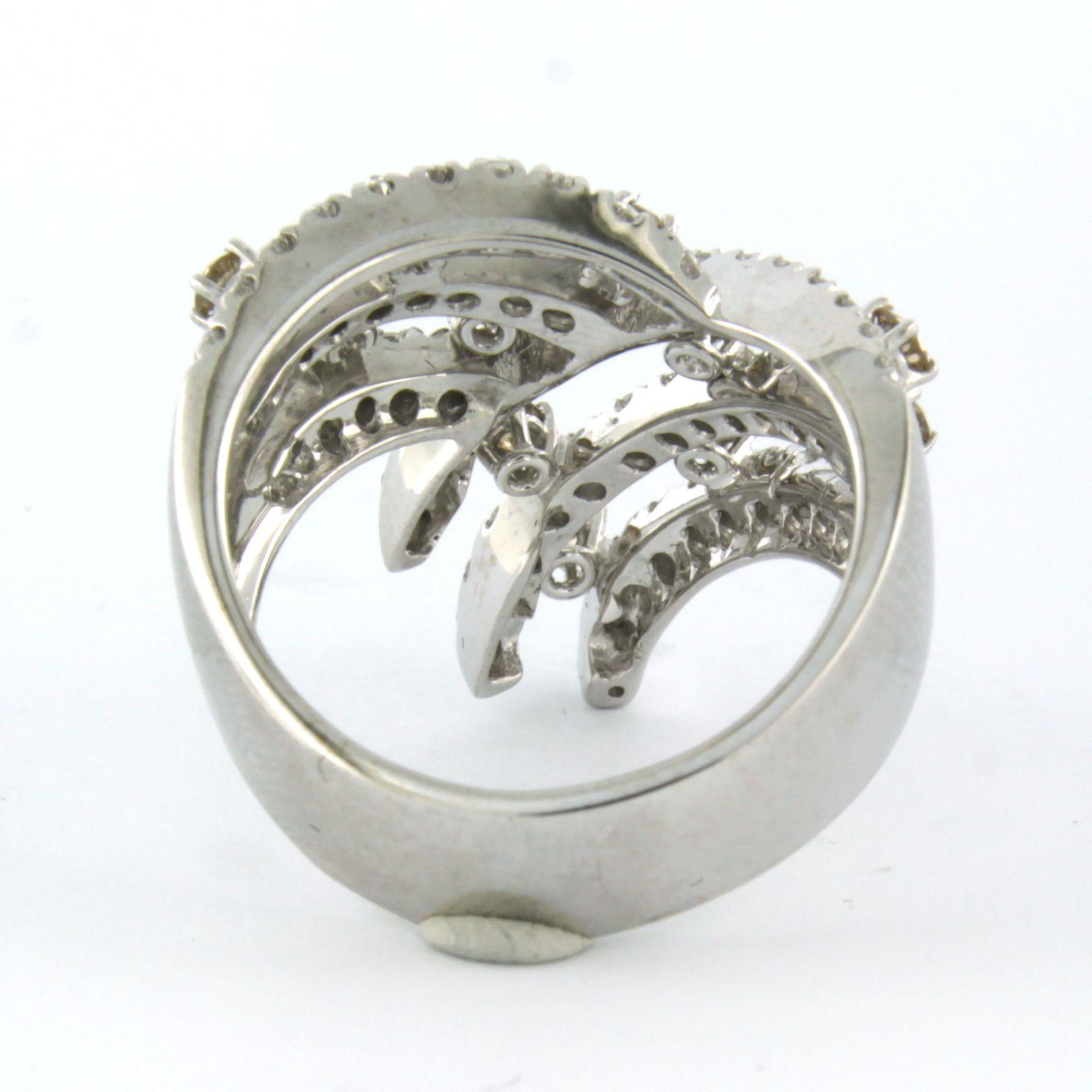 Mode-Ring aus 18 Karat Weißgold mit Diamanten bis zu 1,70 Karat  im Zustand „Hervorragend“ im Angebot in The Hague, ZH