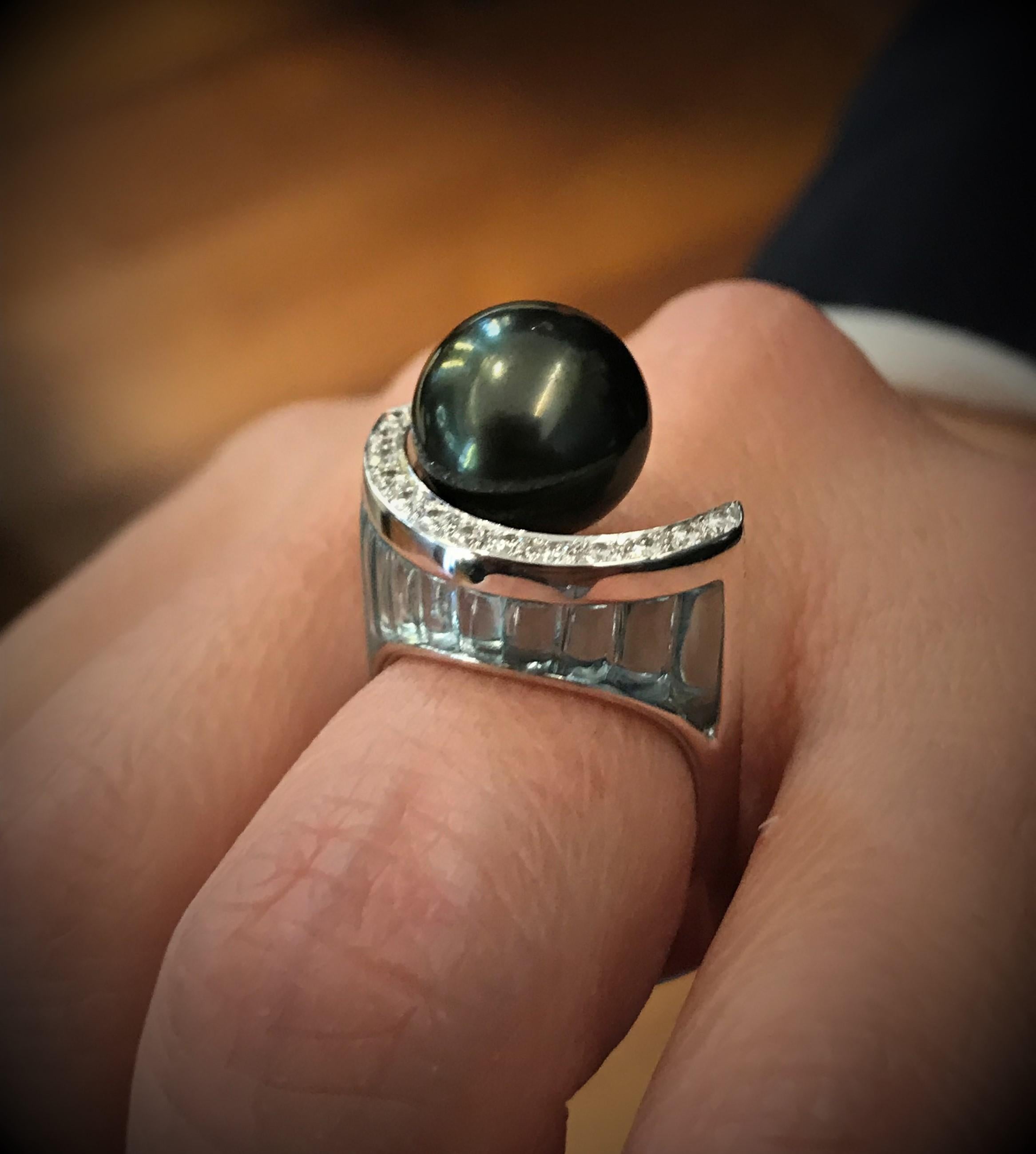 Tahitian Black Pearl, Blue Topaz, Diamonds, White Gold Ring In New Condition For Sale In Milan, IT