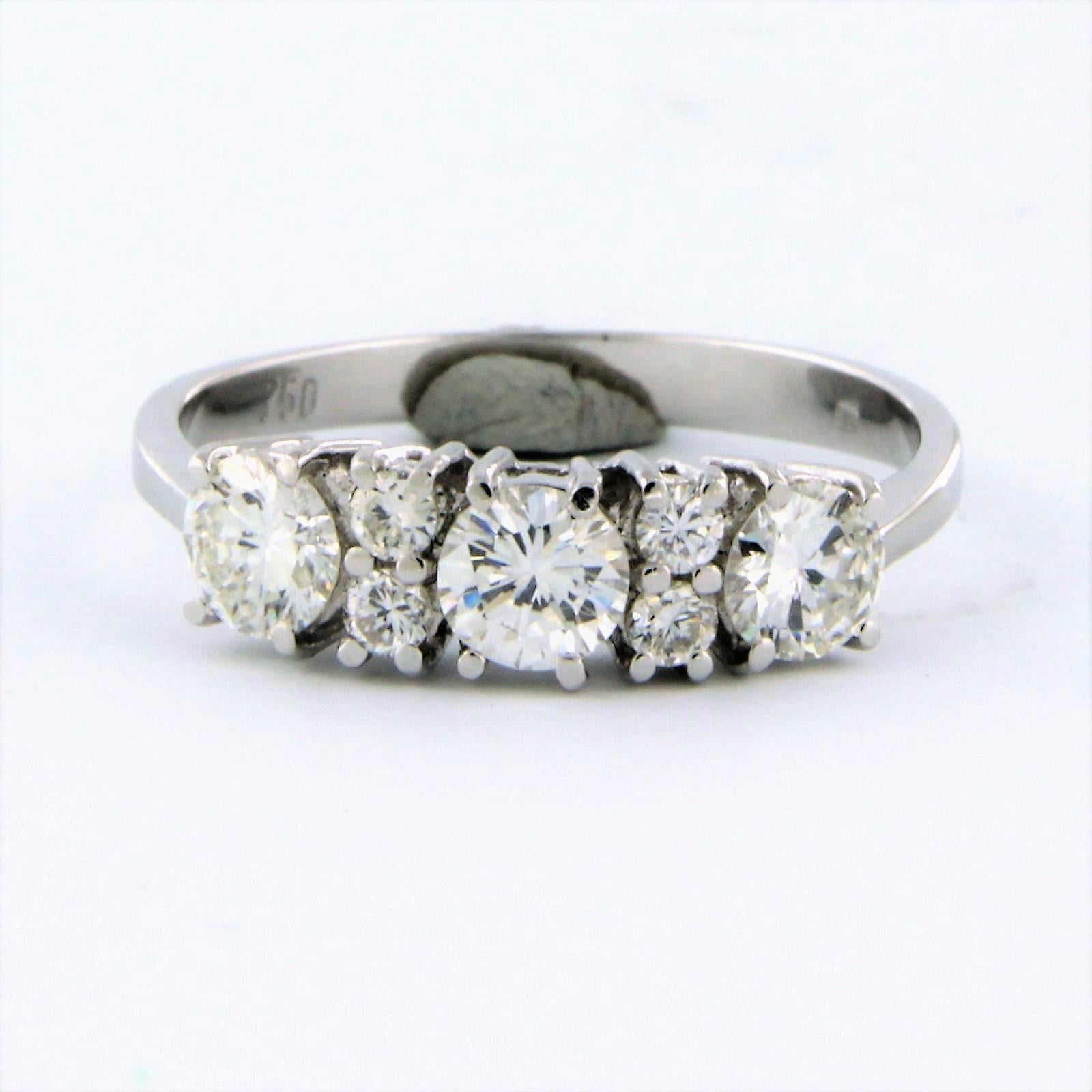 18k white gold ring with brilliant cut diamonds 1.00 ct - F/G - VS/SI - ring size U.S. 7.25 - EU. 17.5(55)

detailed description:

the top of the ring is 5.2 mm wide

weight 2.5 grams

ring size  U.S. 7.25 - EU. 17.5(55), ring can be enlarged or