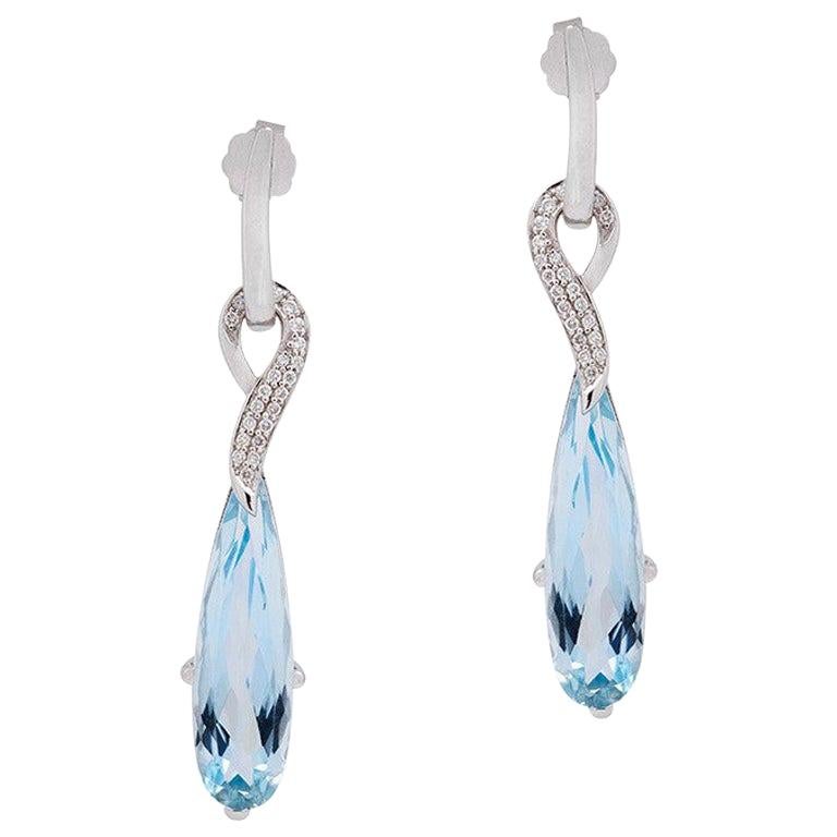 Pendants d'oreilles à la mode en or blanc 14 carats avec topaze et diamants blancs en vente