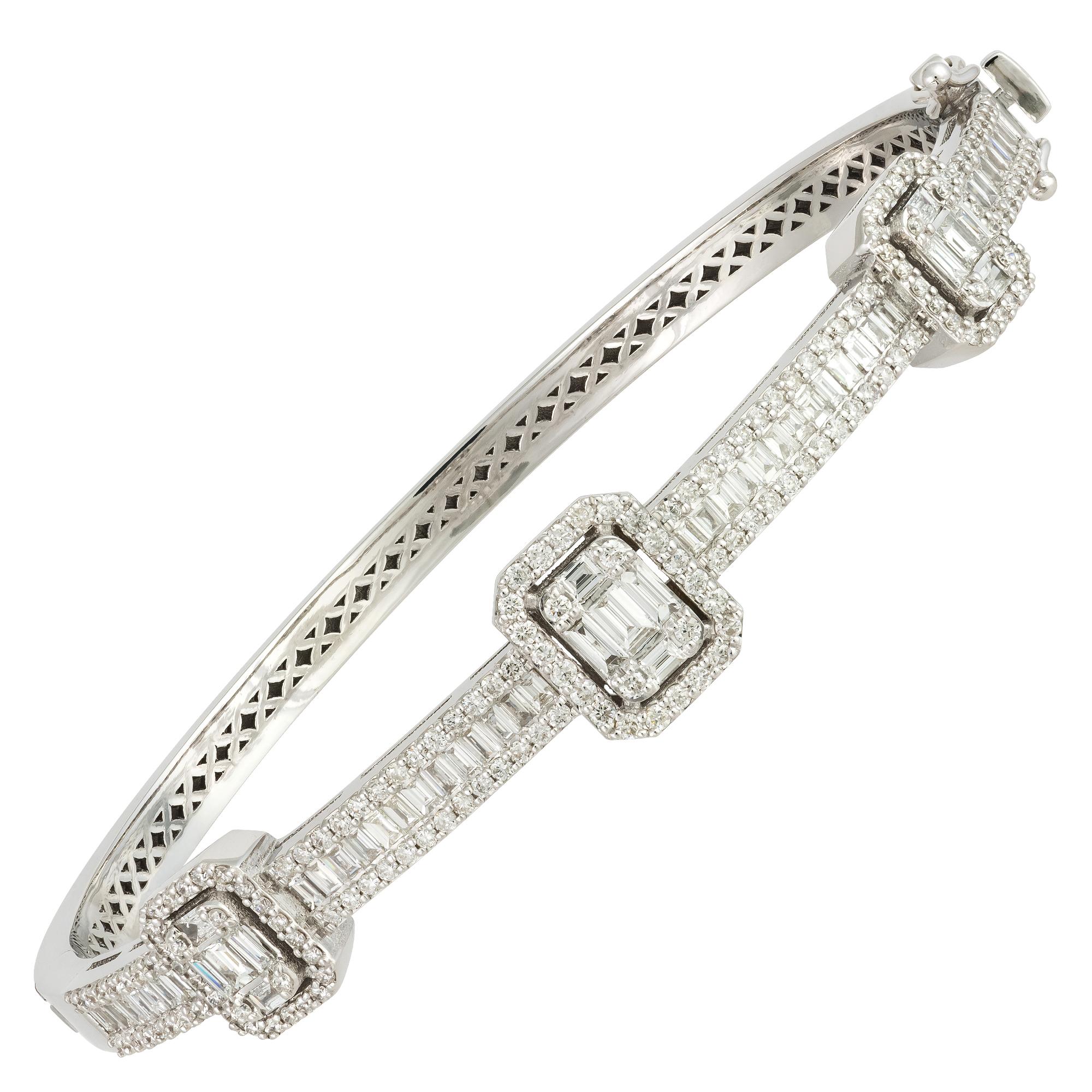 Modern Fashion White Gold 18K Bracelet Diamond for Her For Sale