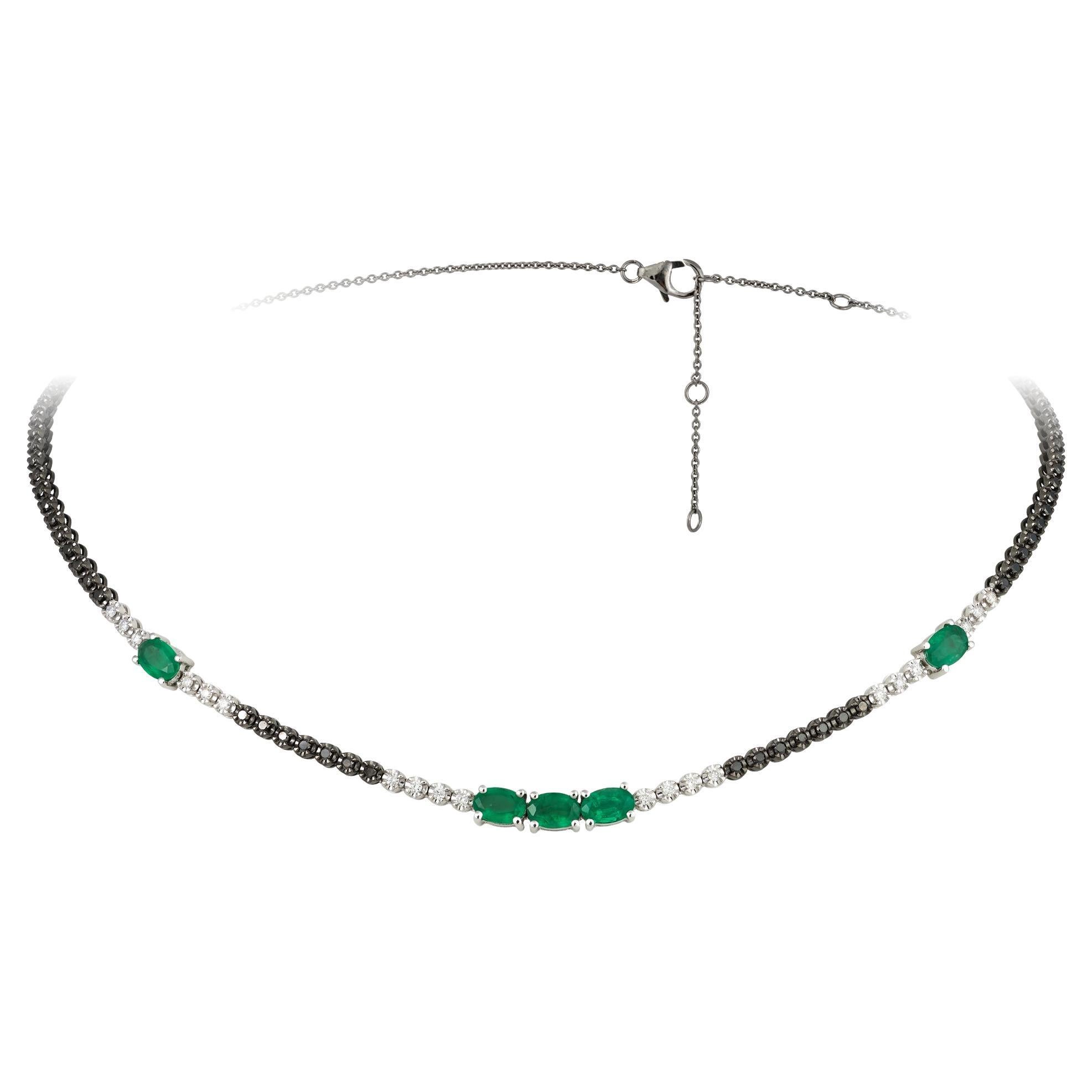 Mode-Halskette aus Weißgold mit 18 Karat Smaragd und schwarzem Diamant für sie